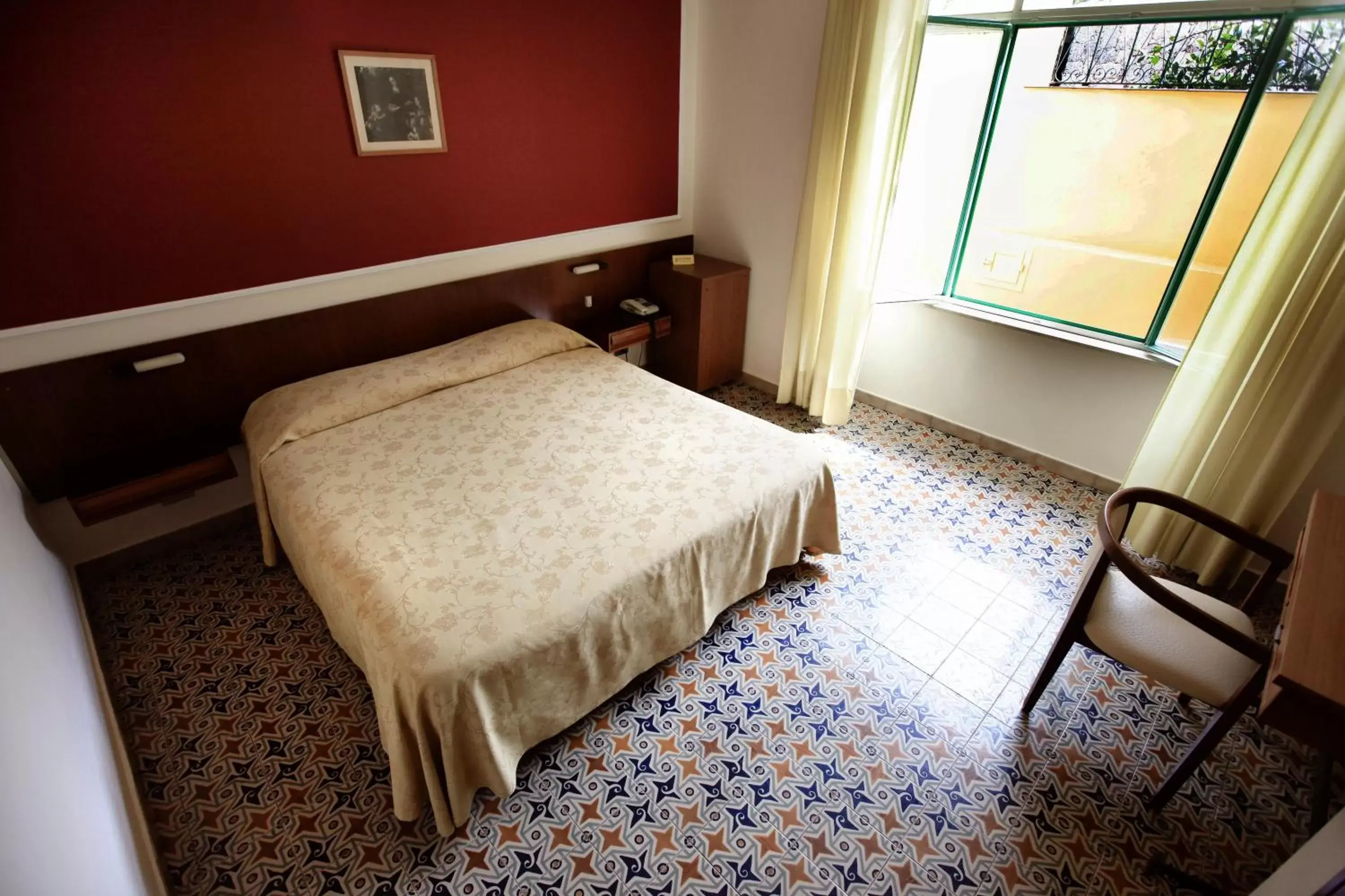 Economy Double or Twin Room in Hotel Continental Economy Double or Twin Room in Hotel Continental