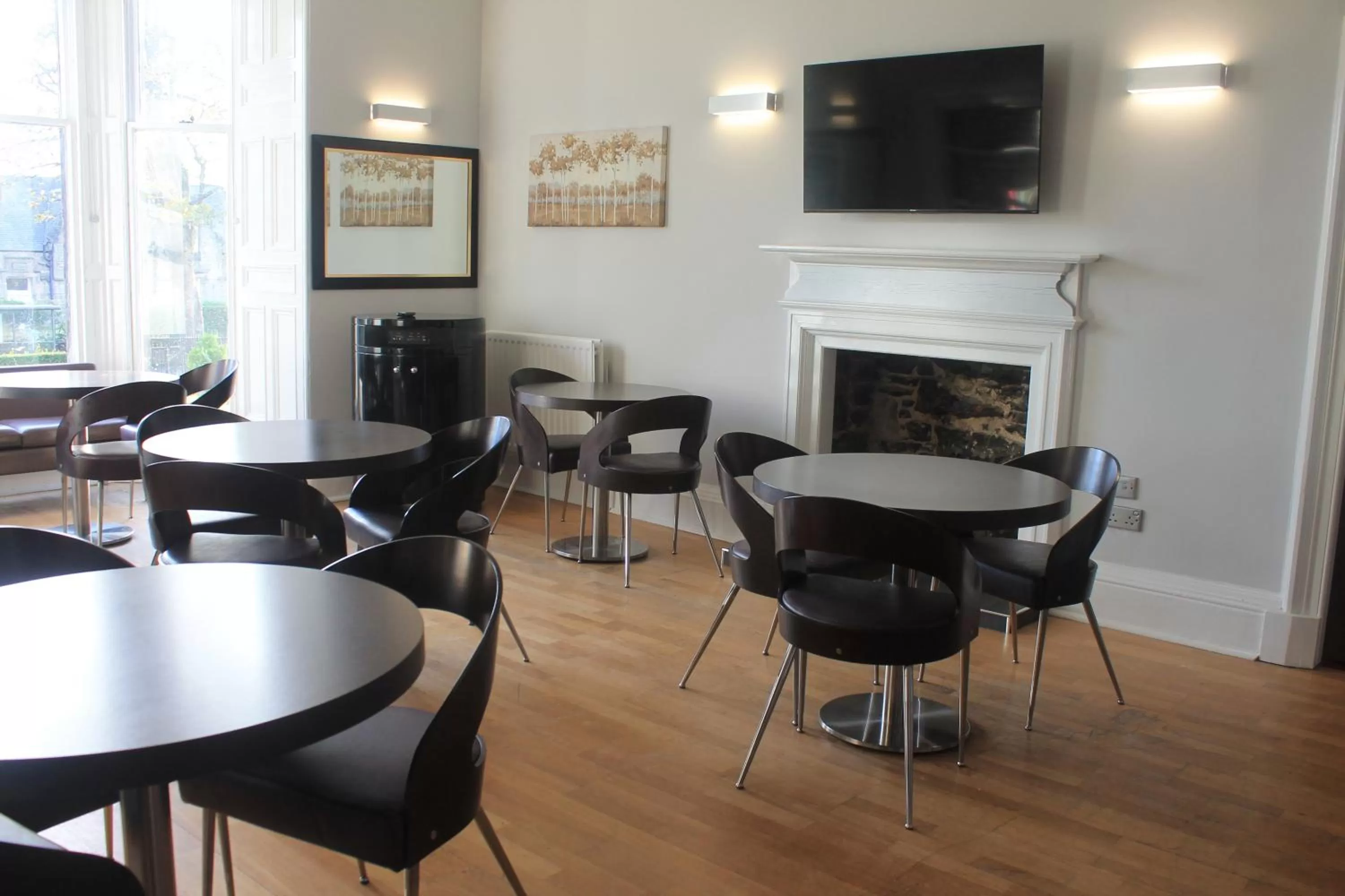 Communal lounge/ TV room in No6 West Coates