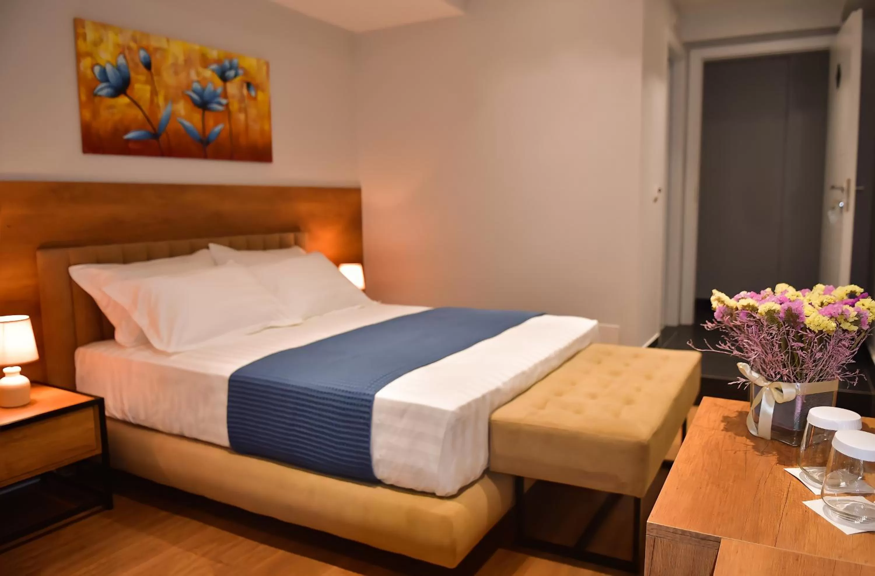 Shower, Bed in 313 Villa City Center Hotel