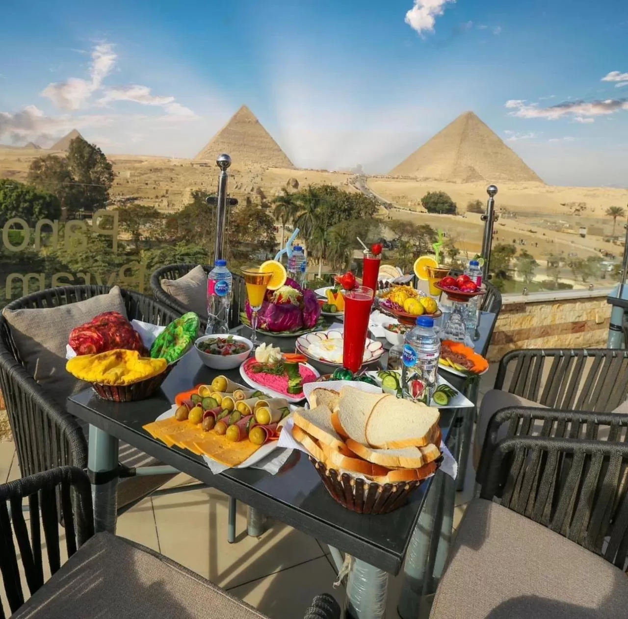 Restaurant/places to eat in PANORAMA view pyramids