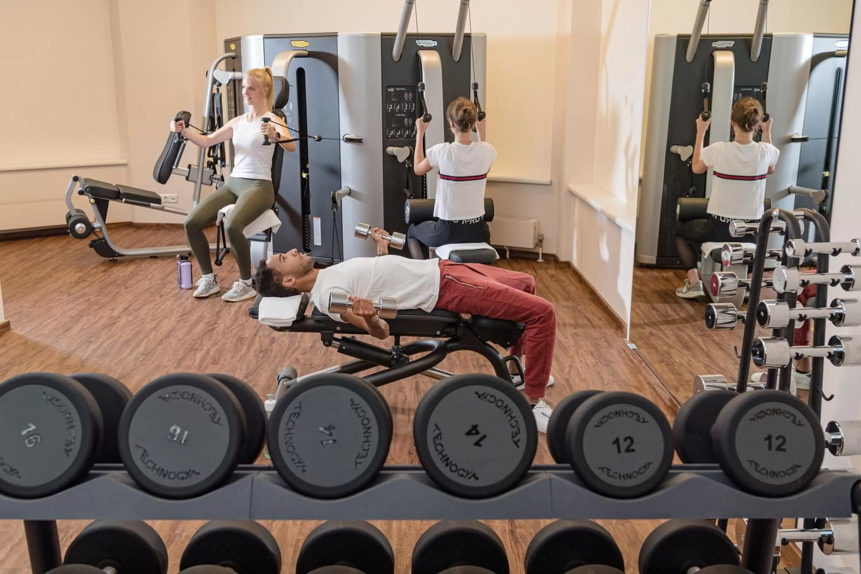 Fitness centre/facilities in Hotel Norica - Thermenhotels Gastein mit dem Bademantel direkt in die Therme