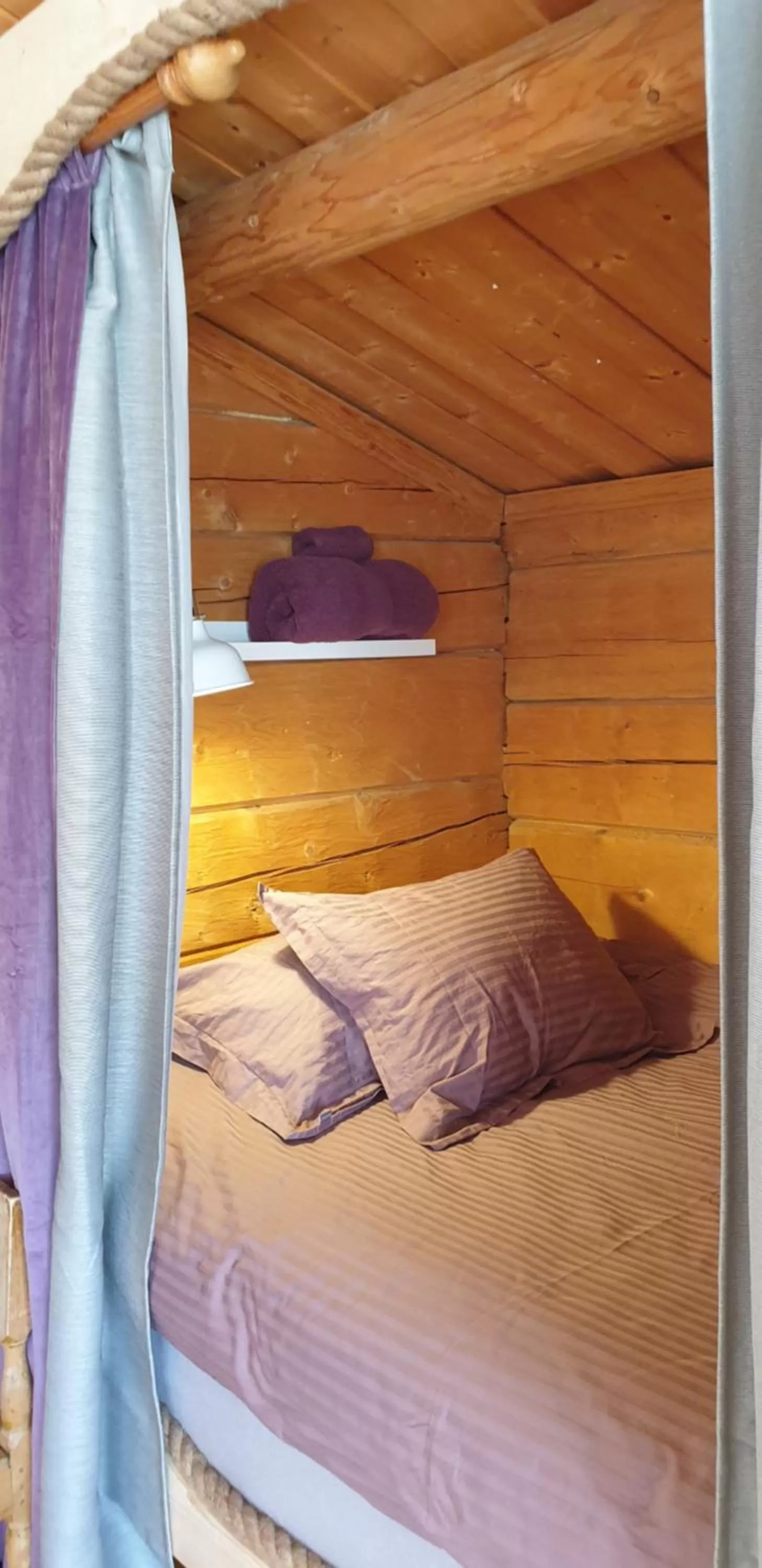 Bed in Woodstock B & B Studios