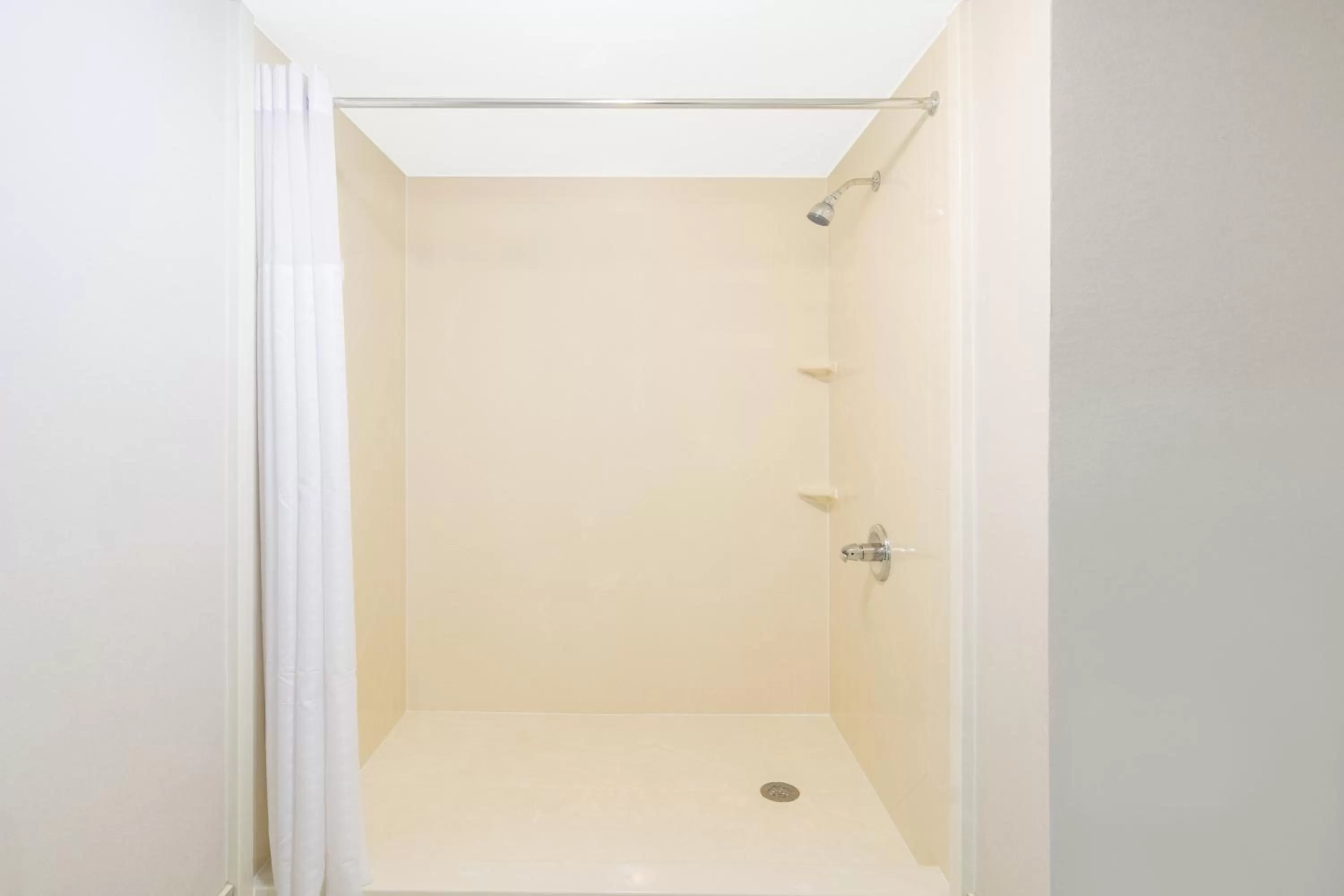 Shower in Motel 6-London, KY