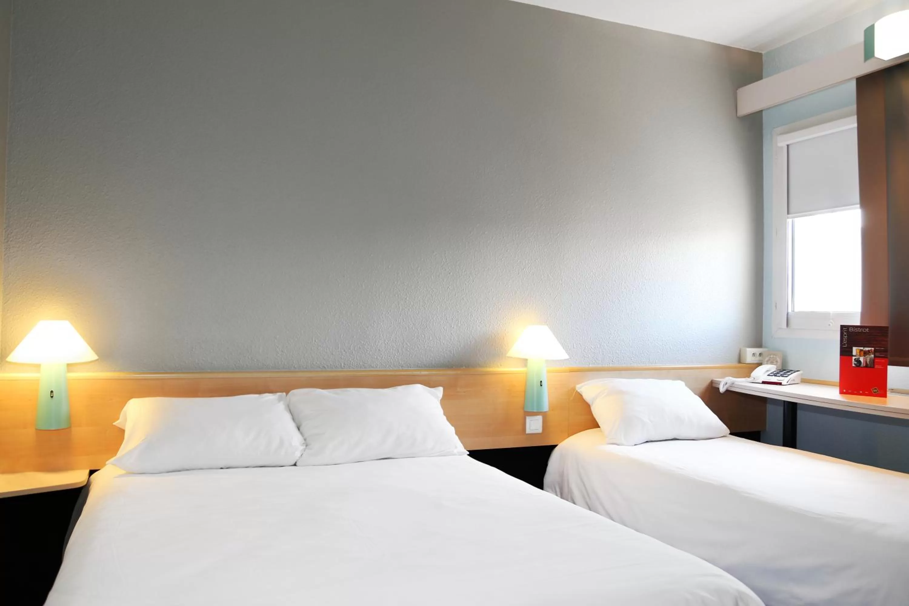 Bed in ibis Orange Centre