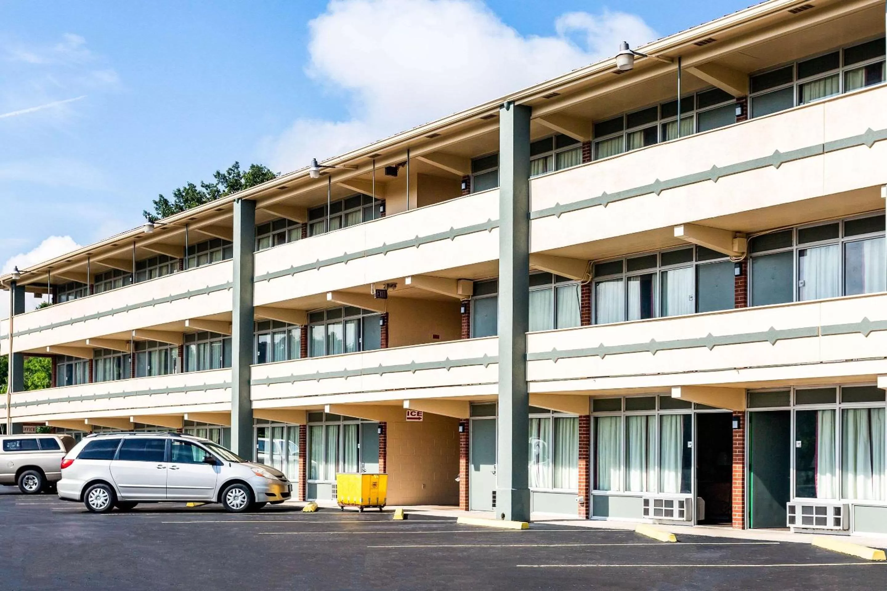 Property Building in Rodeway Inn Renfro Valley