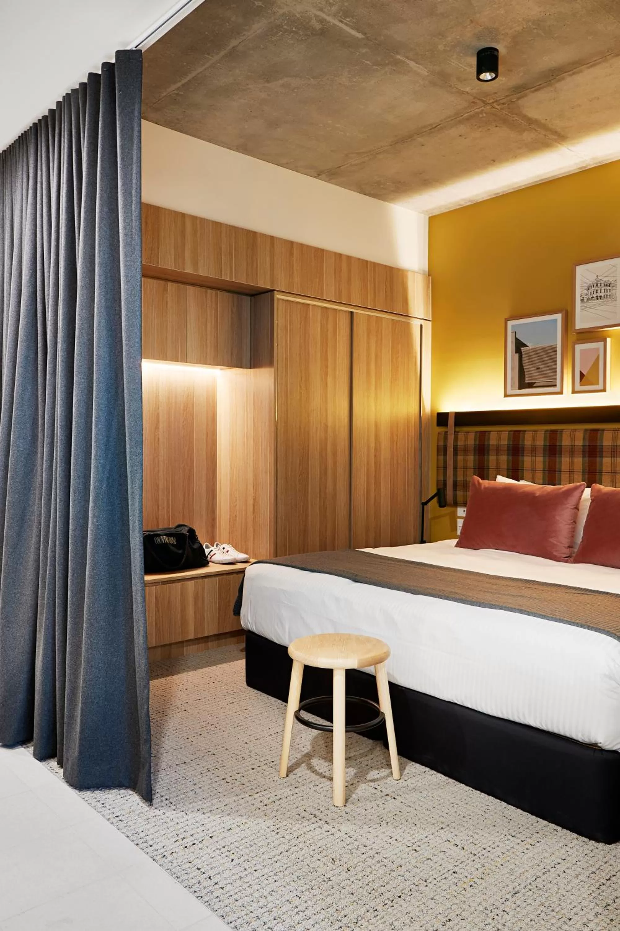 Bed in Lanbruk Richmond Hill