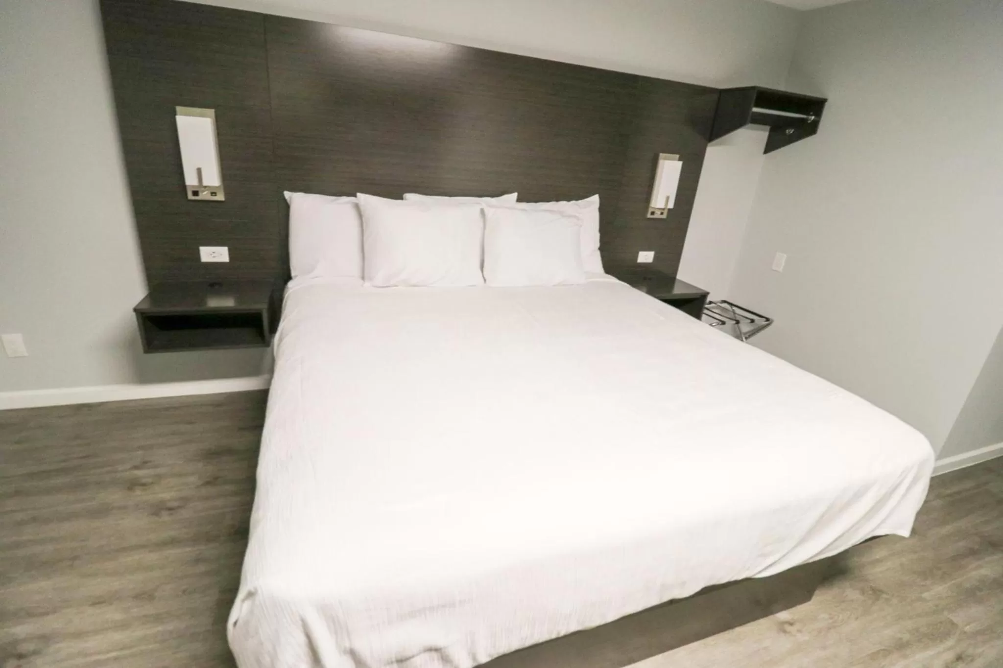 Bed in Envi Boutique Hotel Henderson-Evansville South