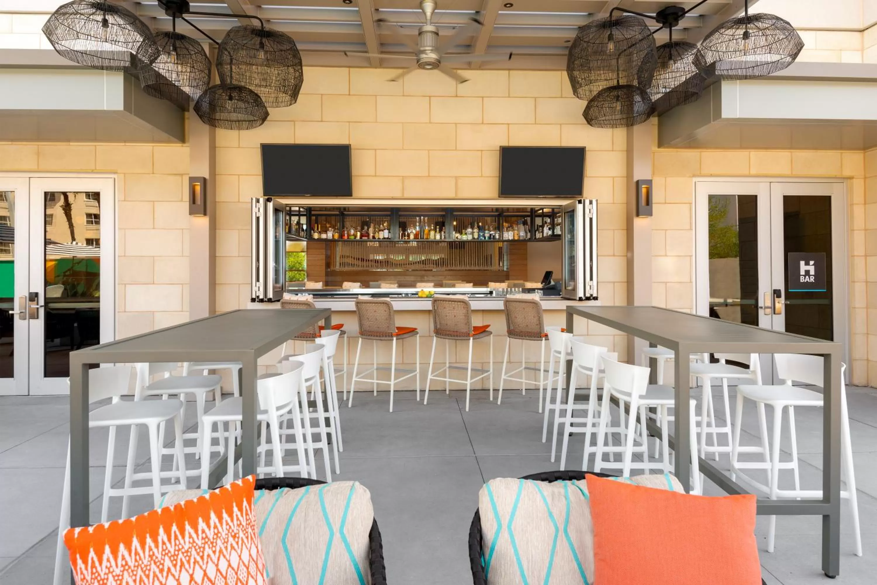 Lounge or bar in Hyatt House Tampa Airport/Westshore