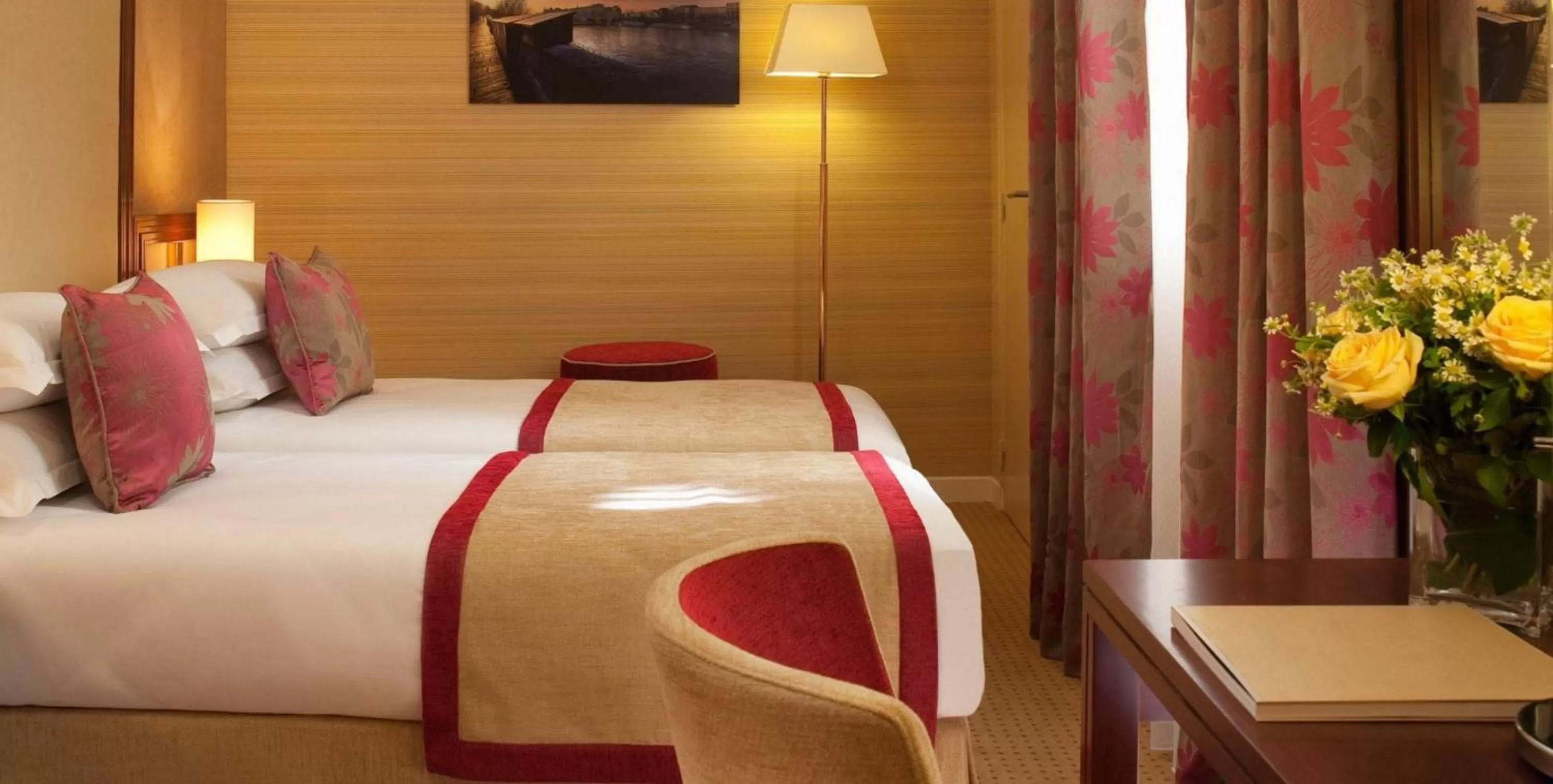 Bed in Hôtel 85 Saint Honore