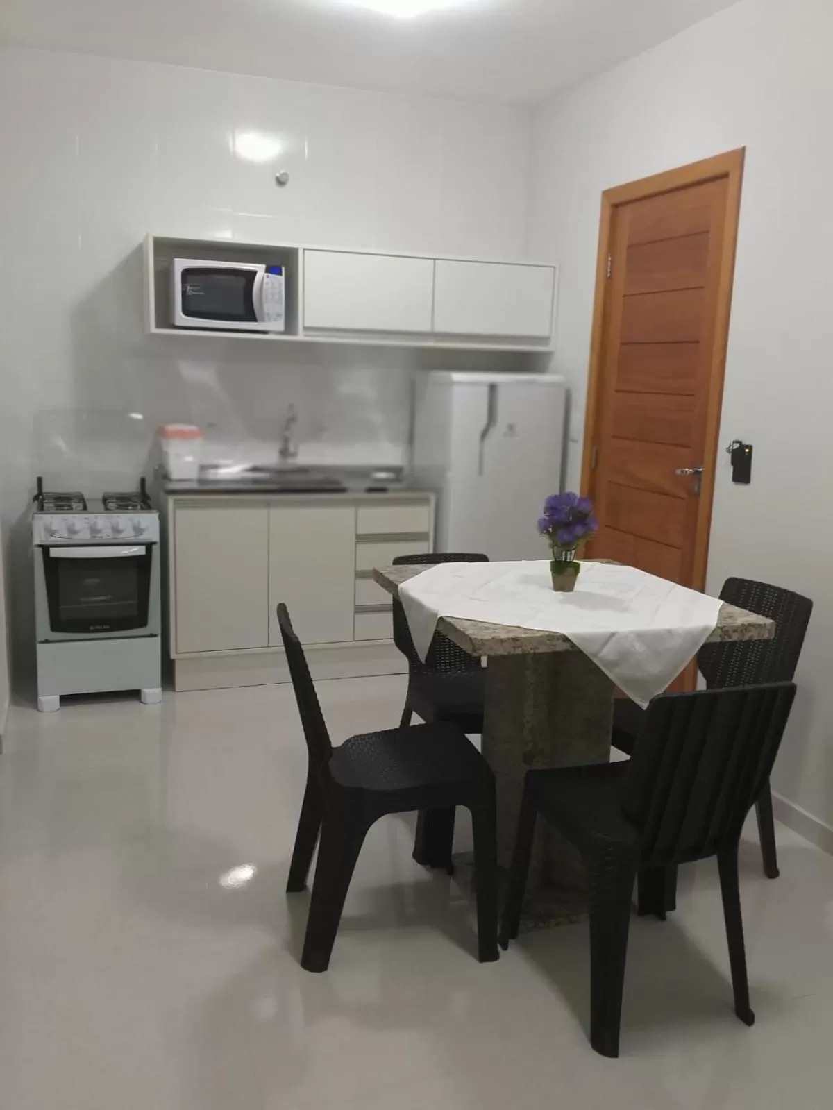 Communal kitchen, Dining Area in Pousada Gomes