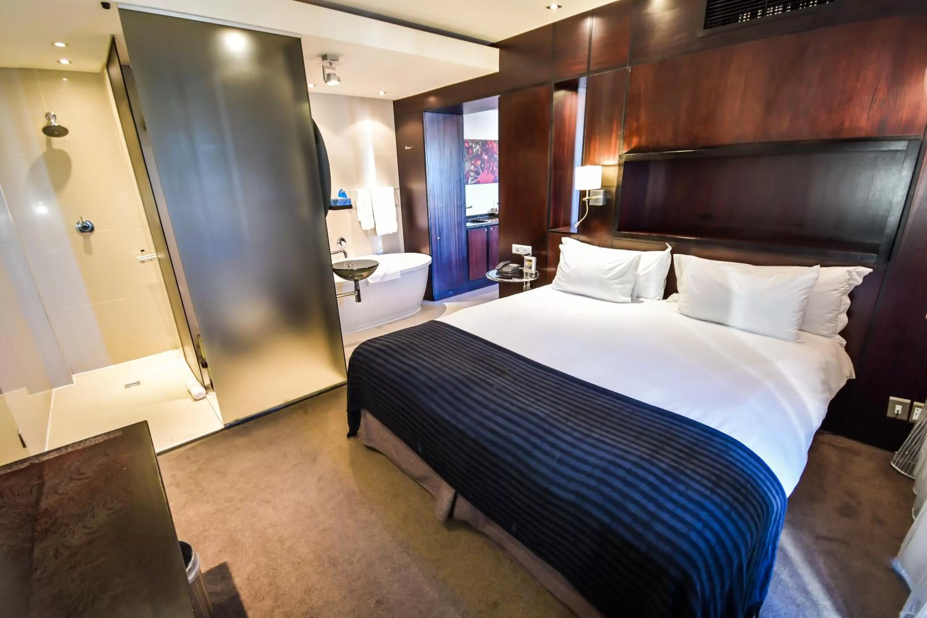 Bedroom, Bed in Colosseum Hotel