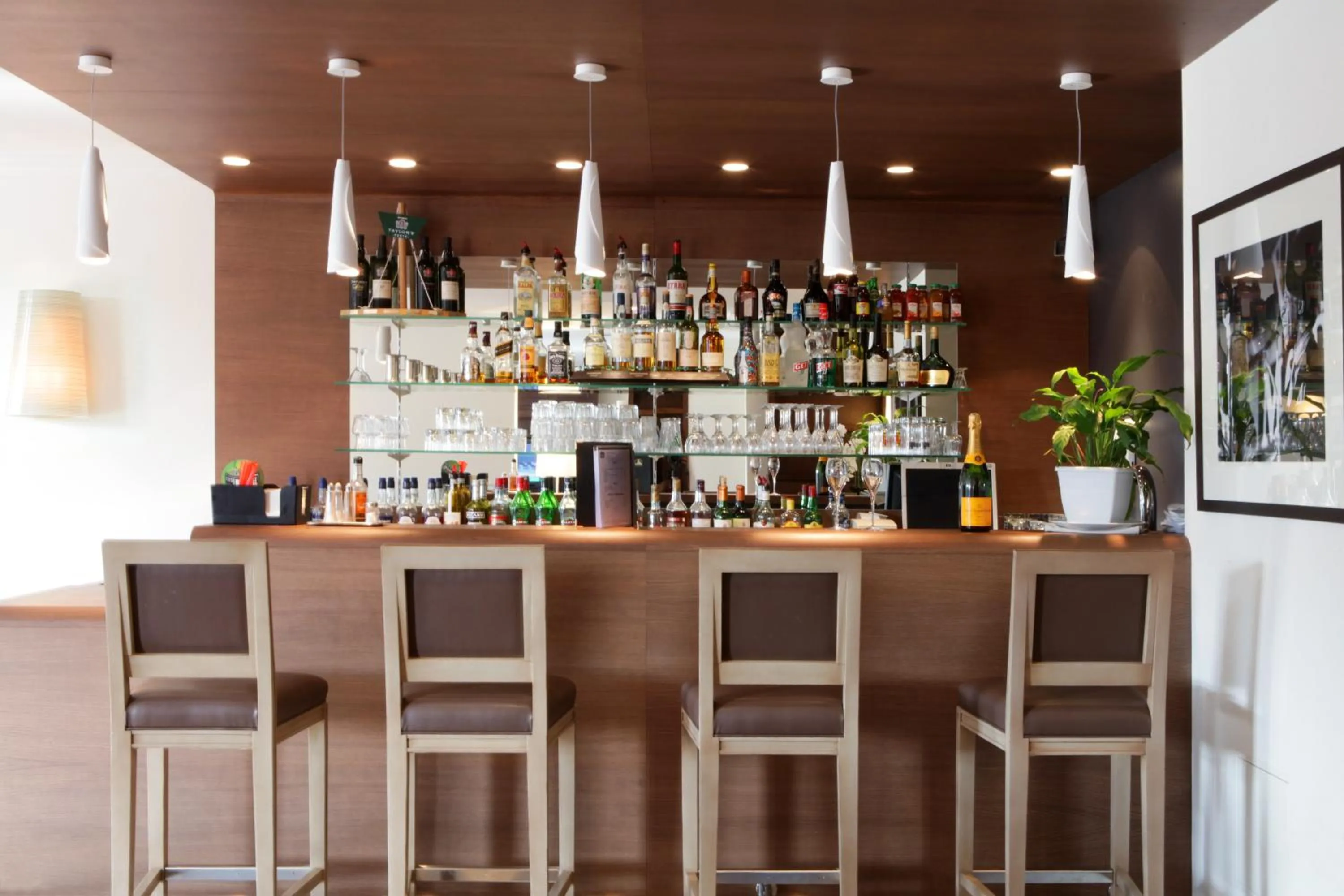 Restaurant/places to eat in Best Western Plus Hostellerie Du Vallon