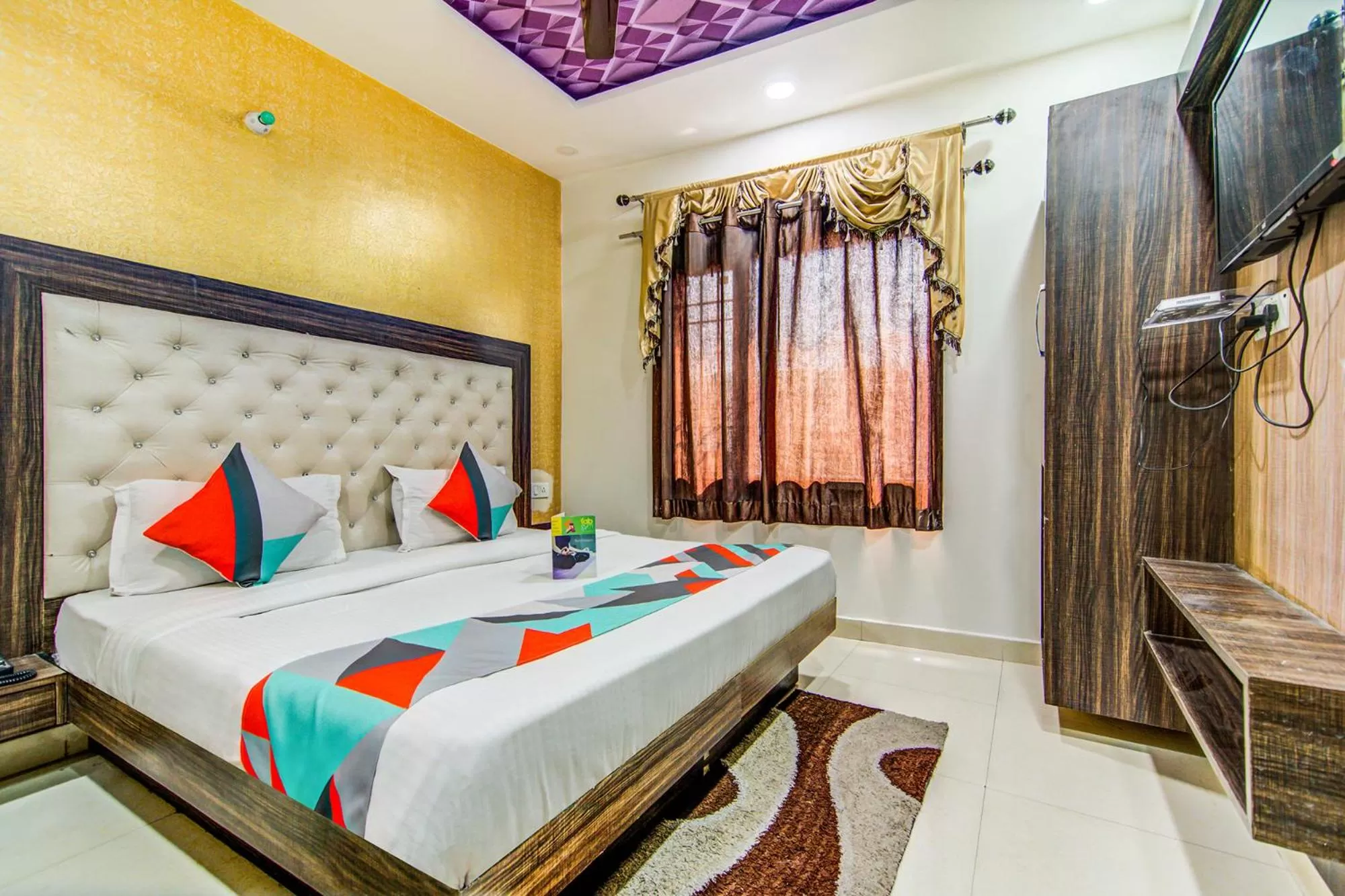 Coffee/tea facilities, Bed in FabHotel KS