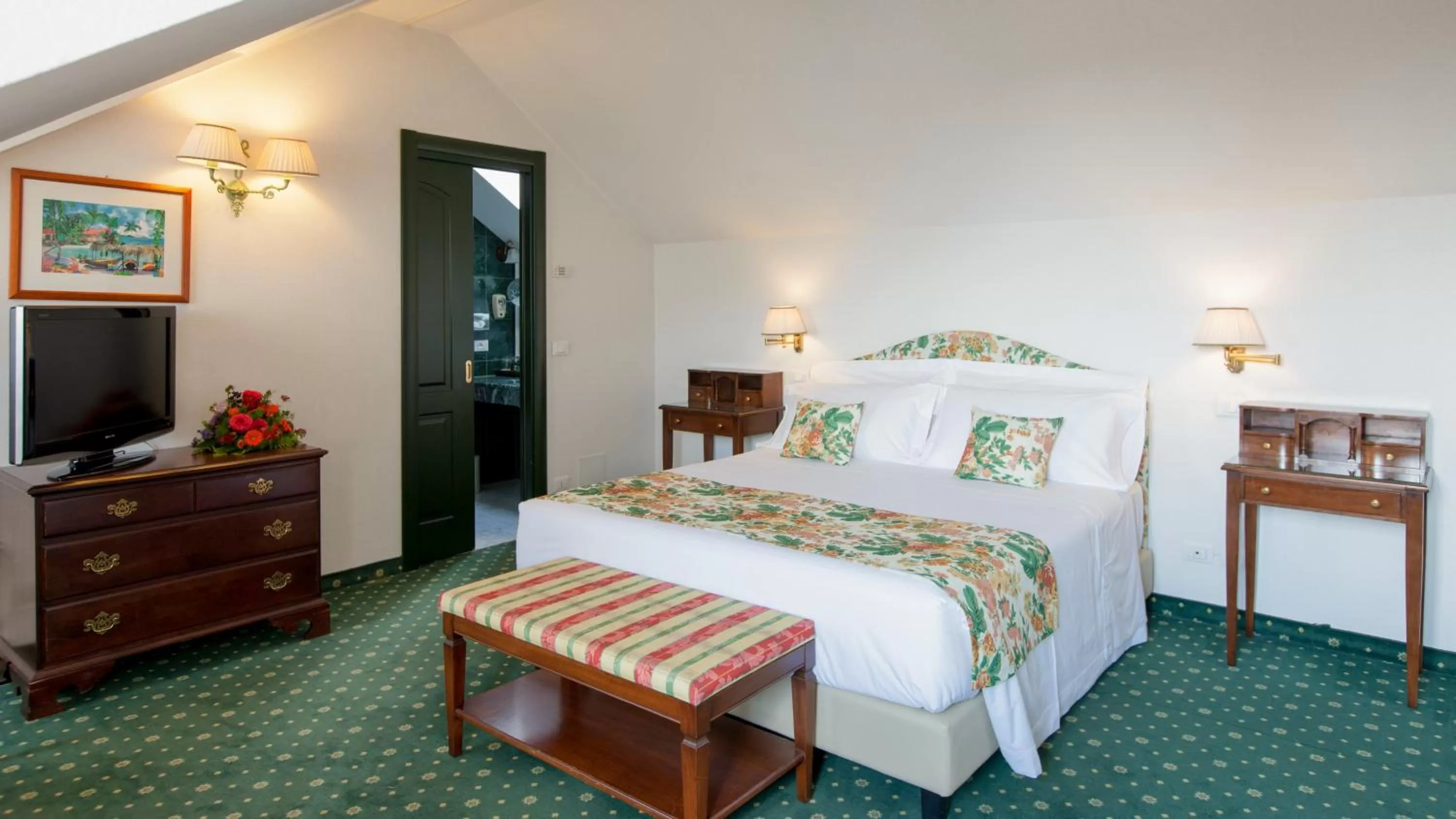 Photo of the whole room, Bed in Hotel Victoria & Iside Spa