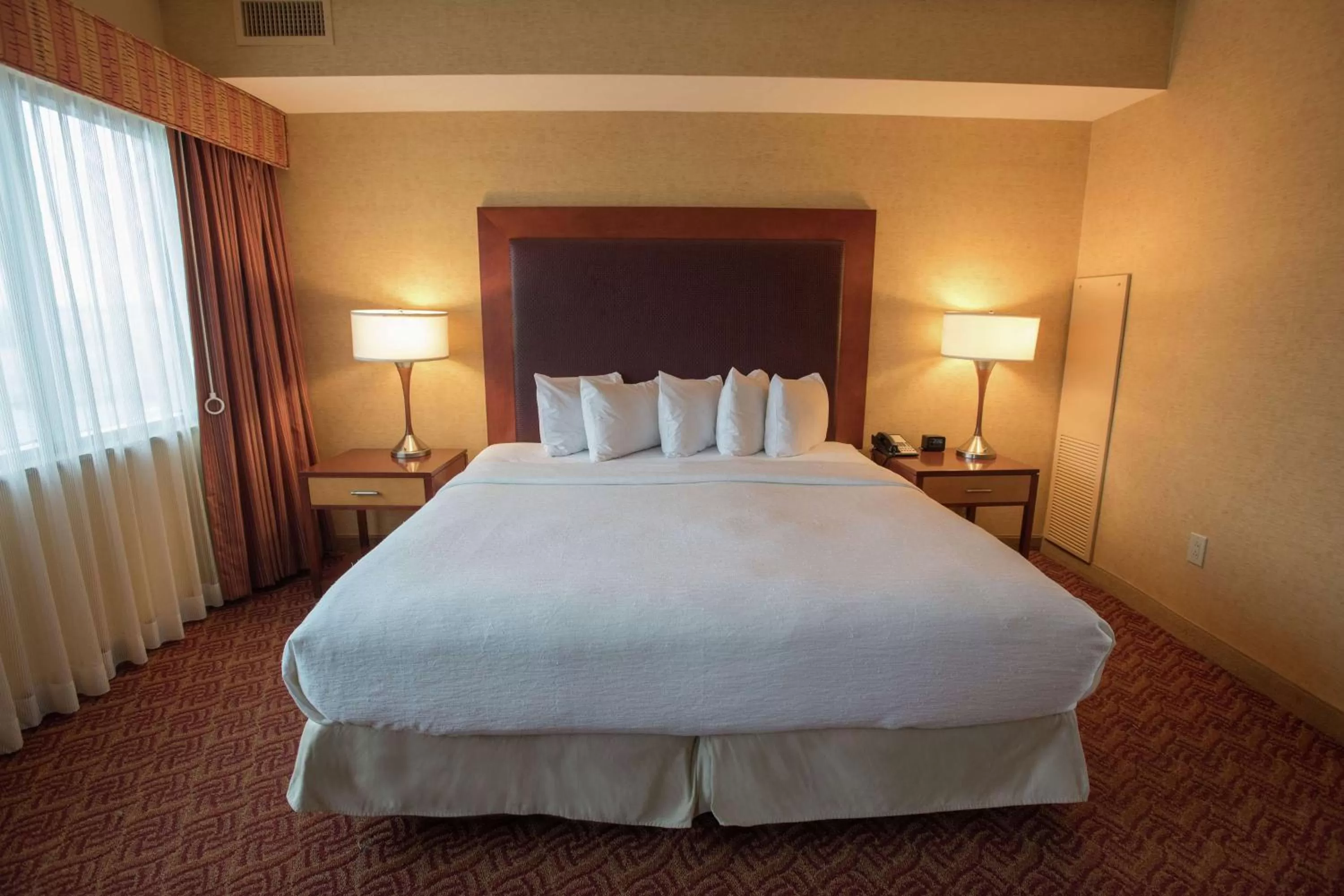 Bed in Embassy Suites by Hilton Charlotte Concord Golf Resort & Spa