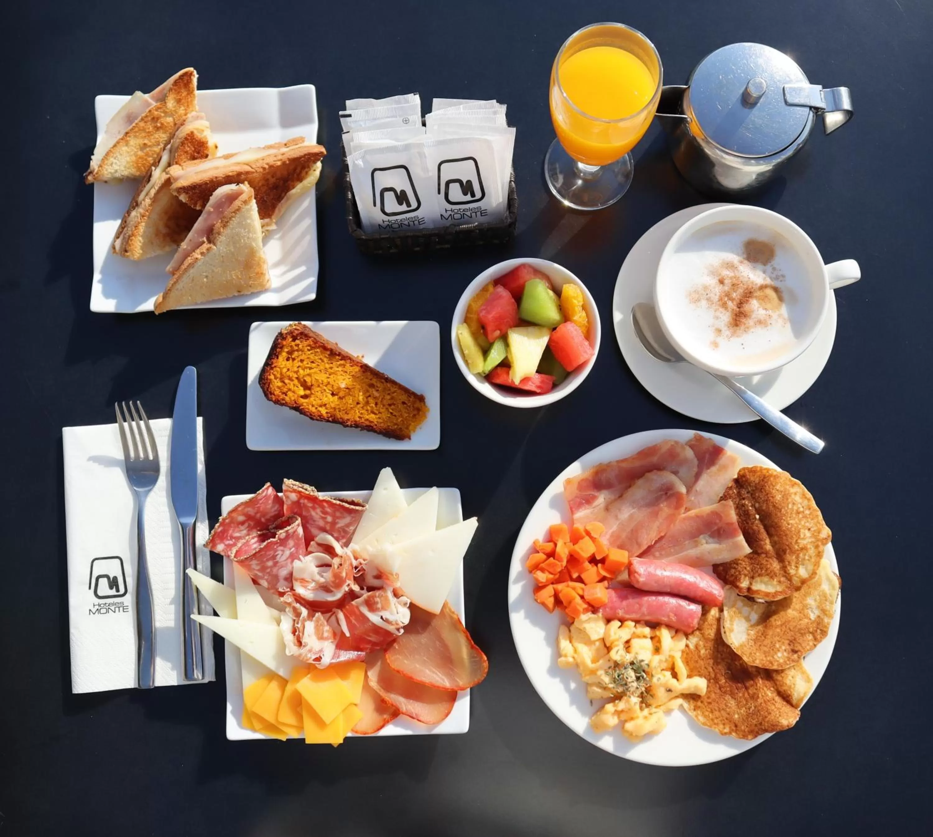 Buffet breakfast in Monte Triana