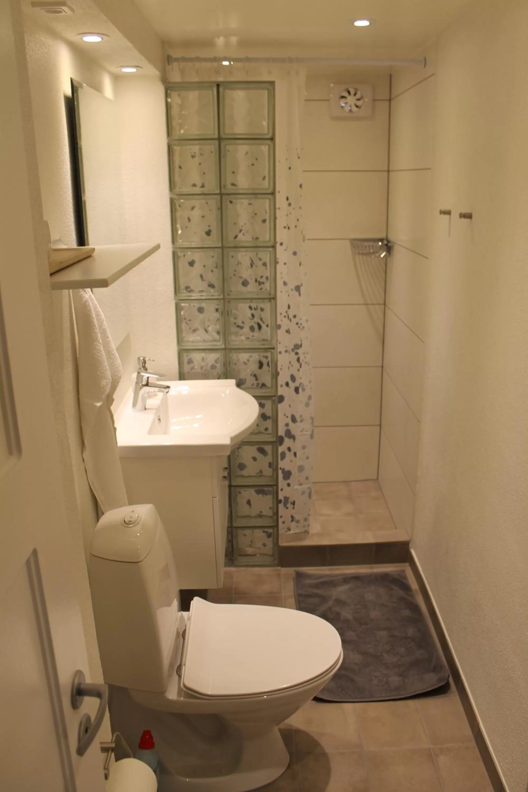 Bathroom in Amalie Bed and Breakfast & Apartments