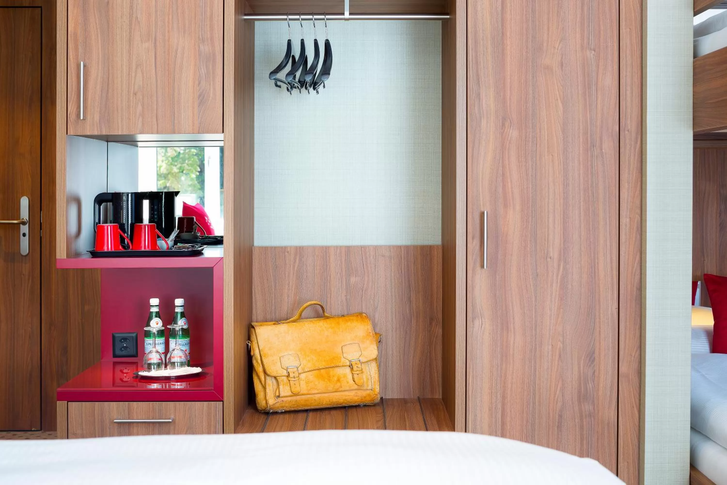 Coffee/tea facilities, Bed in Hotel Wartmann am Bahnhof