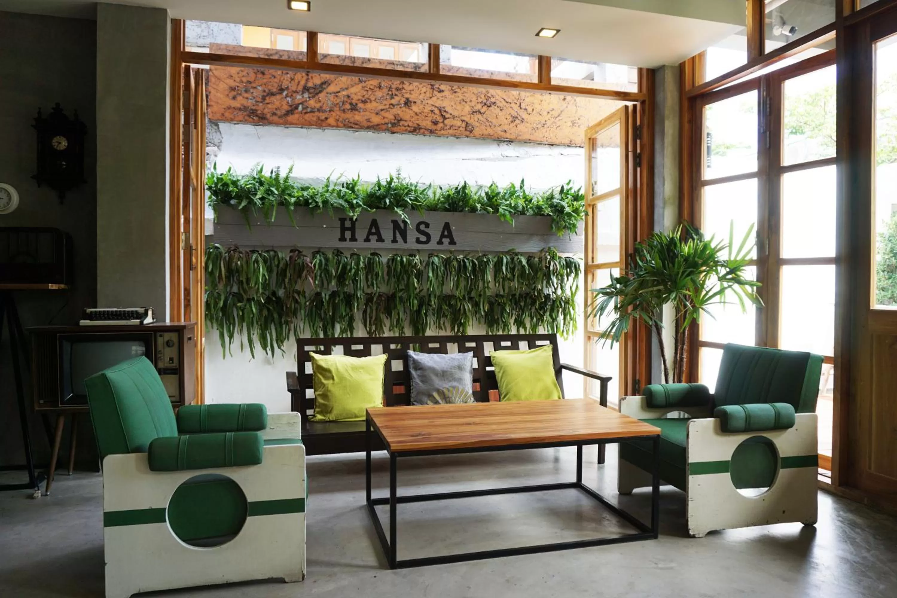 Communal lounge/ TV room, Lounge/Bar in Hansa Bangkok House