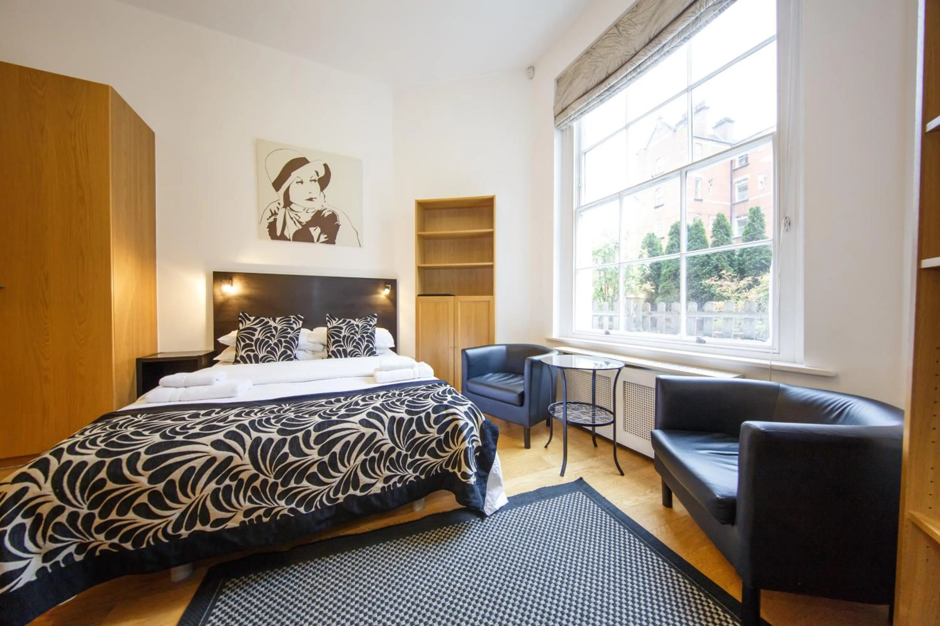 Bedroom, Bed in Studios2Let