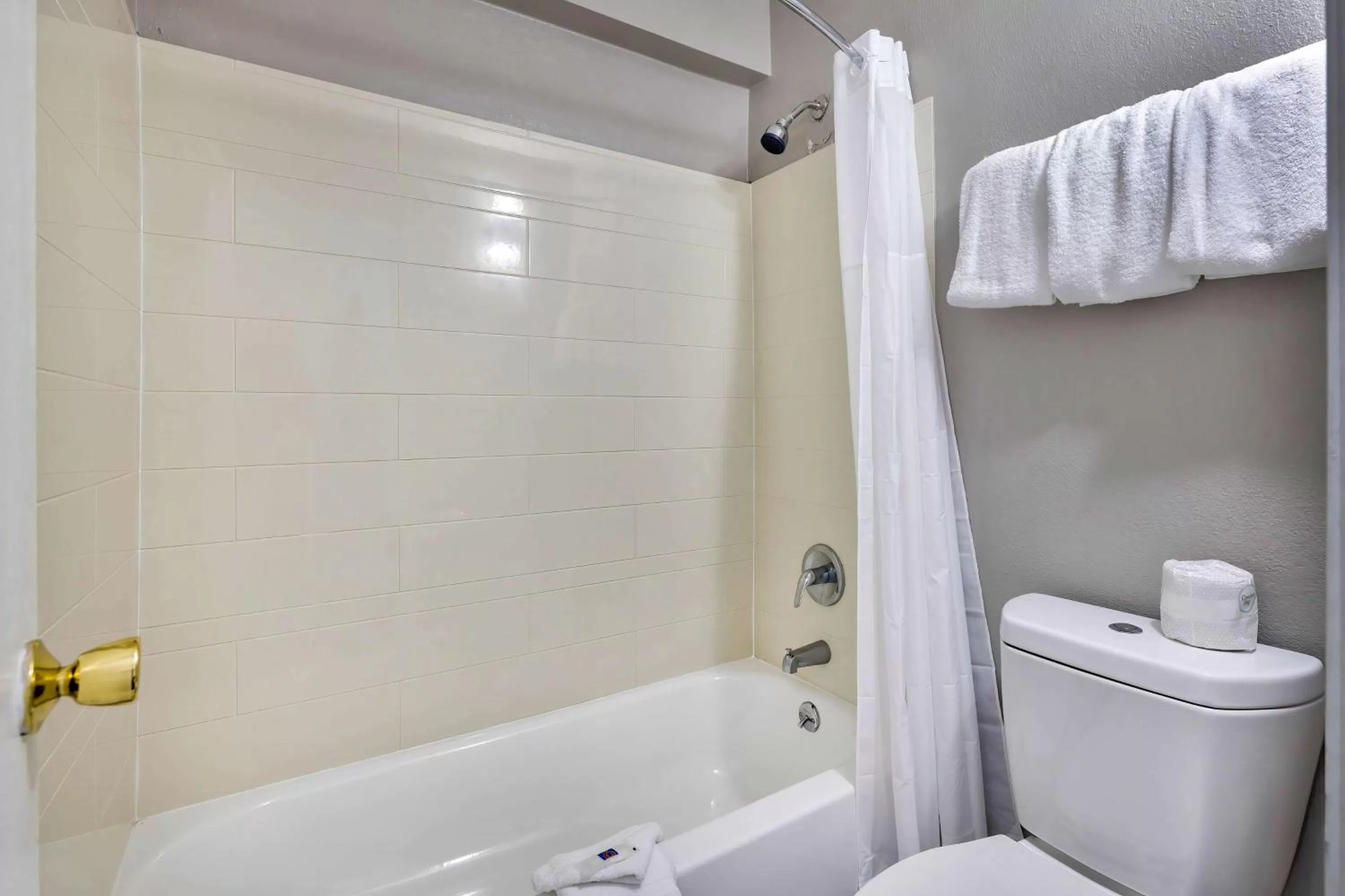 Shower in Studio 6 Effingham, IL