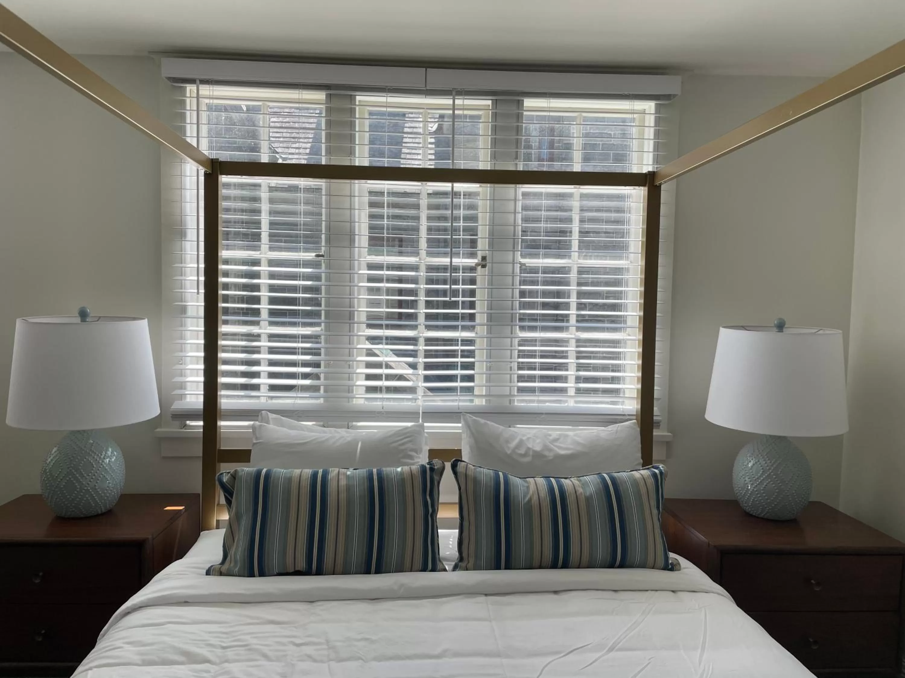 Bed in The Argus Hotel & Cocktail Lounge