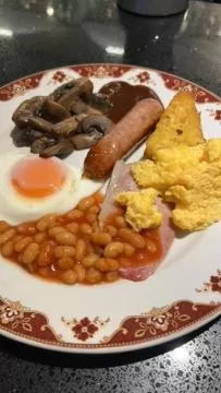 Food and drinks in Caledonian Hotel