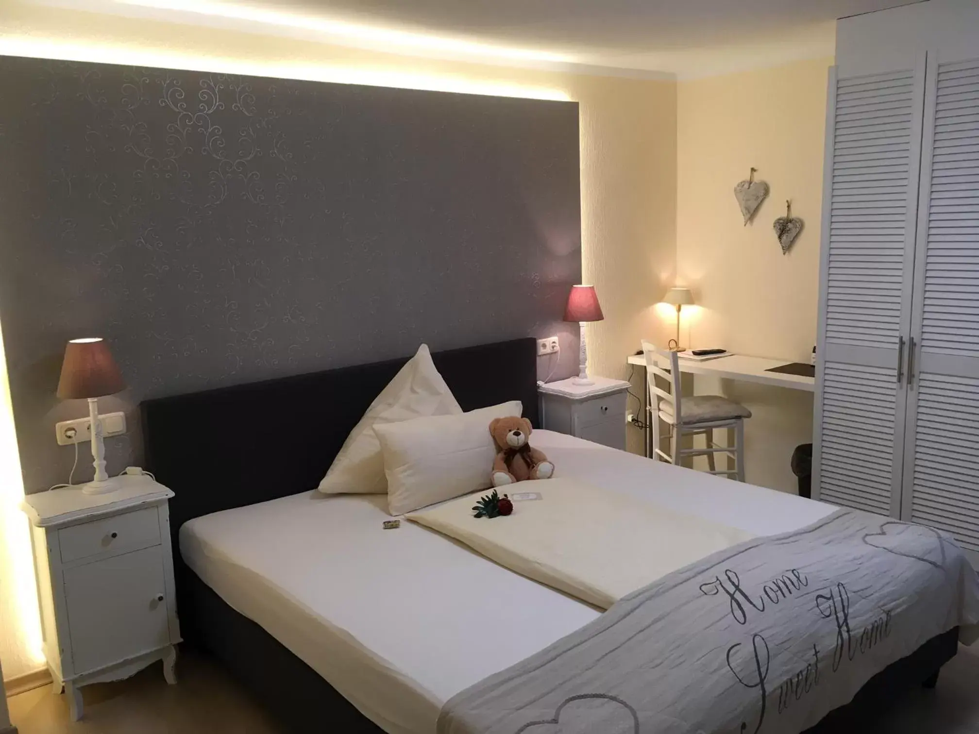 Standard Double Room - single occupancy in Hotel Garni Zum Grünen Baum Standard Double Room - single occupancy in Hotel Garni Zum Grünen Baum