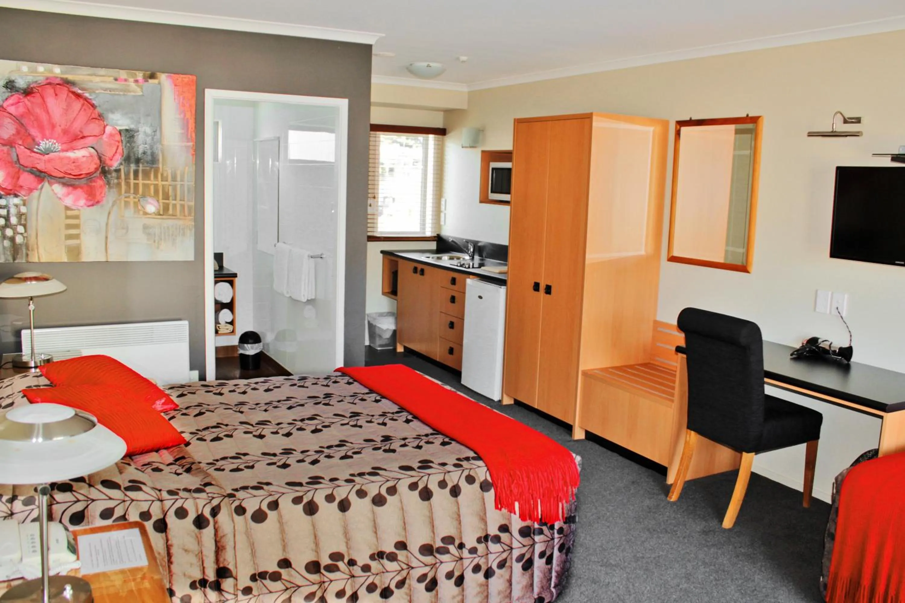 Photo of the whole room in Beachcomber Inn Picton