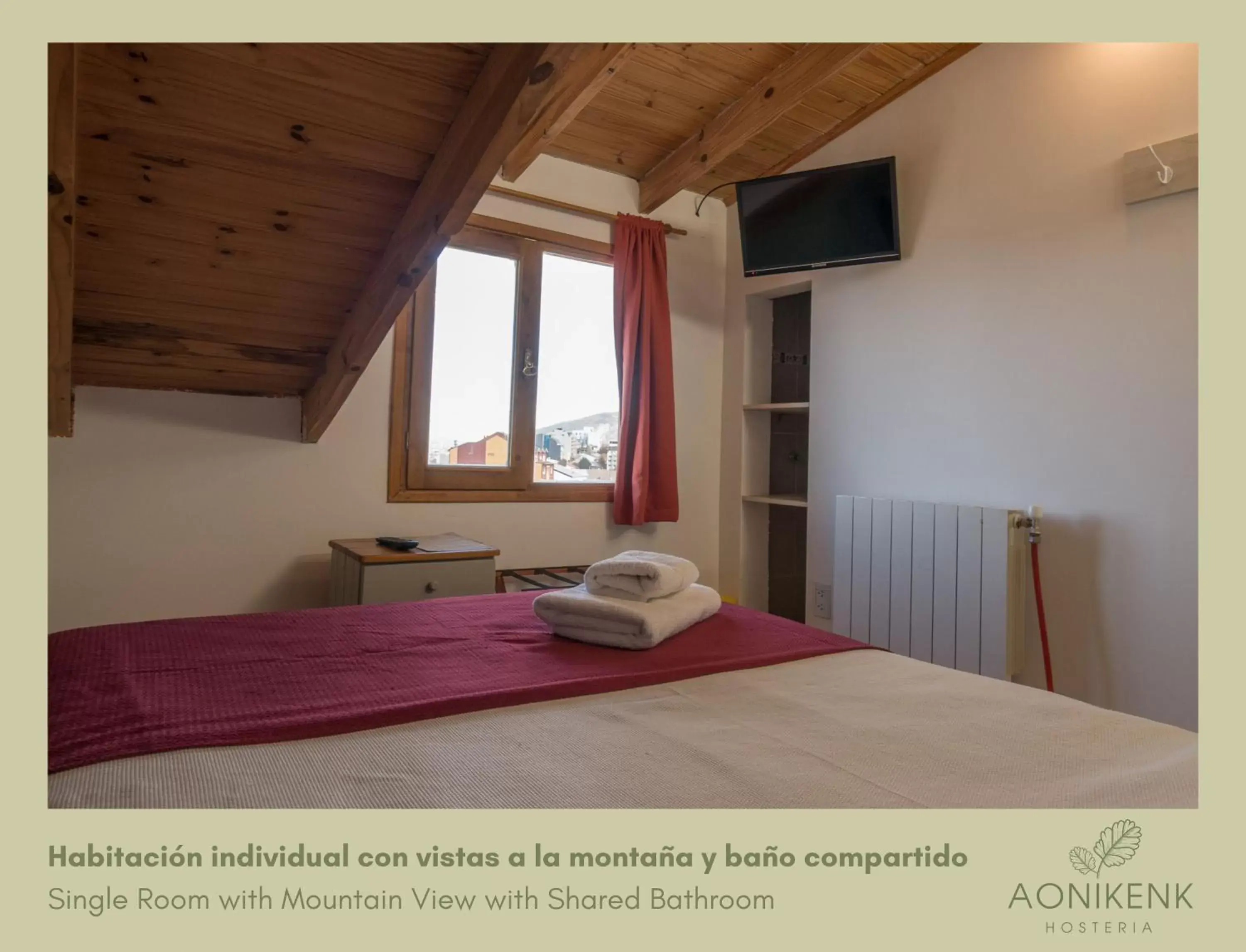 Single Room with Mountain View with Shared Bathroom - single occupancy in Hostería Aonikenk Single Room with Mountain View with Shared Bathroom - single occupancy in Hostería Aonikenk