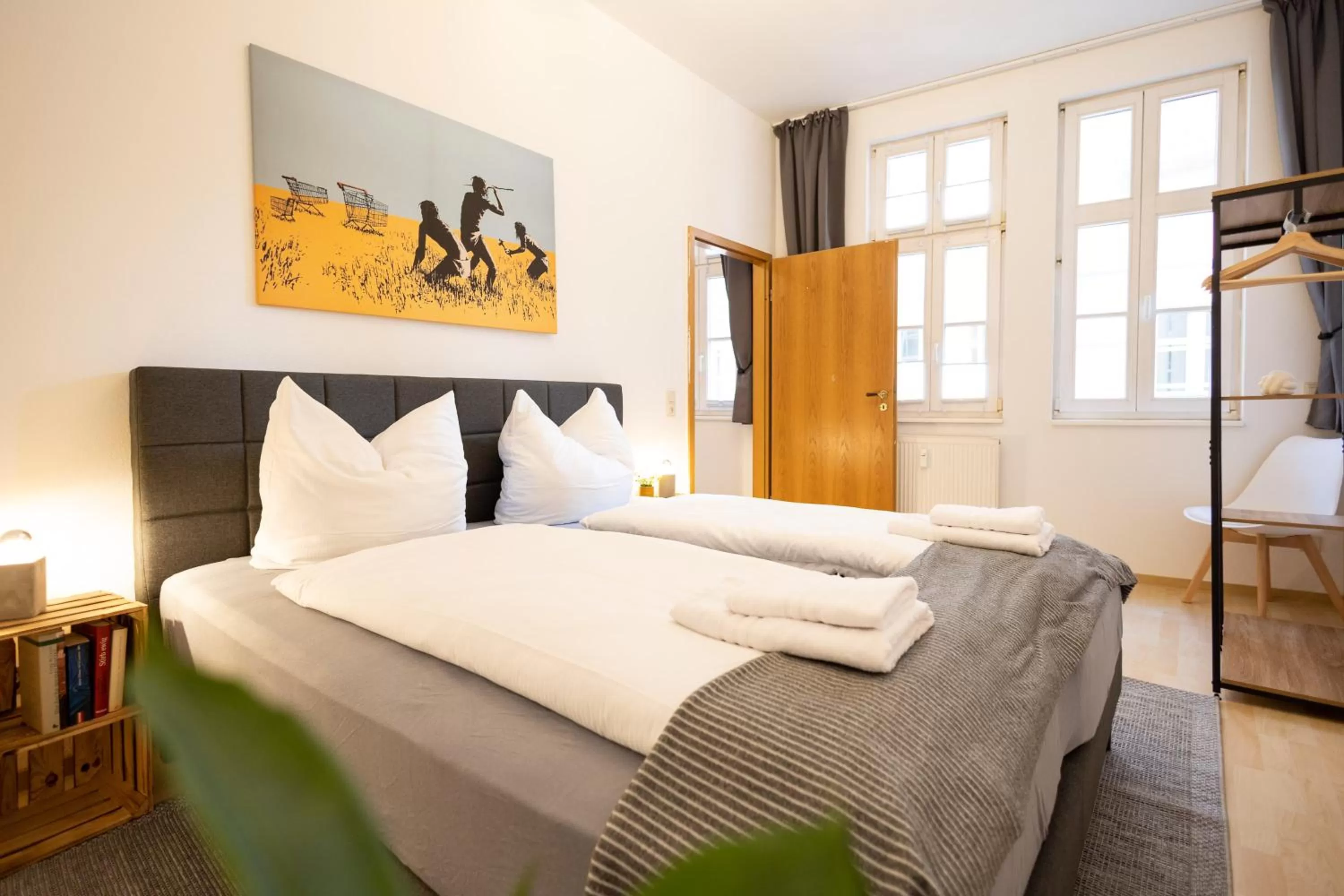 Bed in Ko-Living Space an der Oper - Street Art Design Apartments