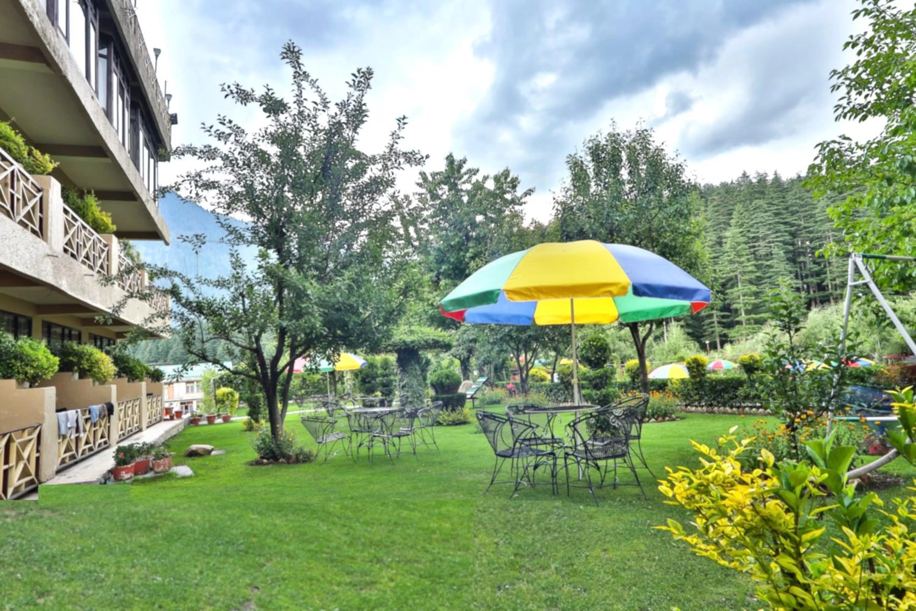 Garden in Snow Valley Resorts & Spa Manali