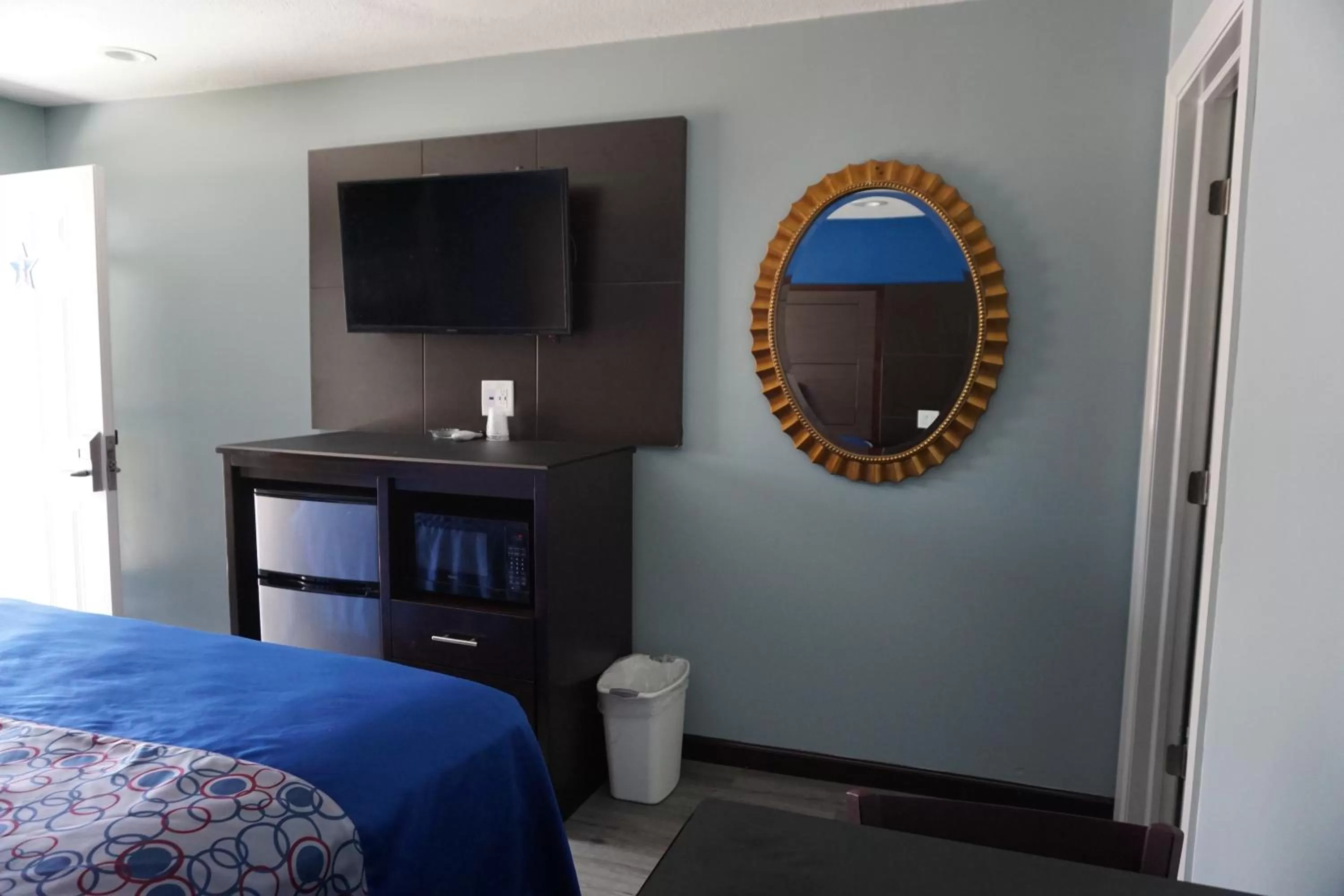 Photo of the whole room in Star Light Inn