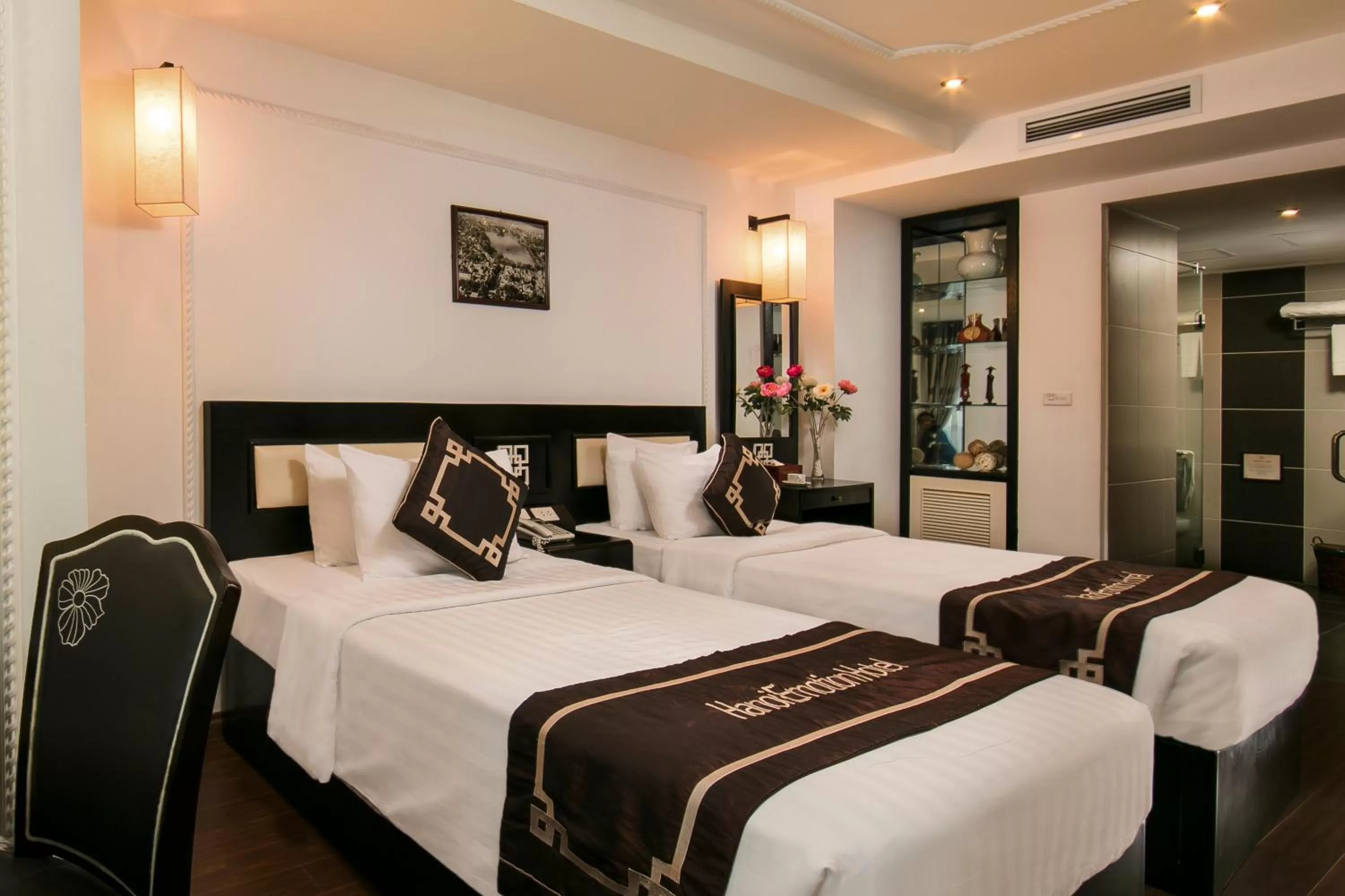 Photo of the whole room, Bed in Hanoi Emotion Hotel