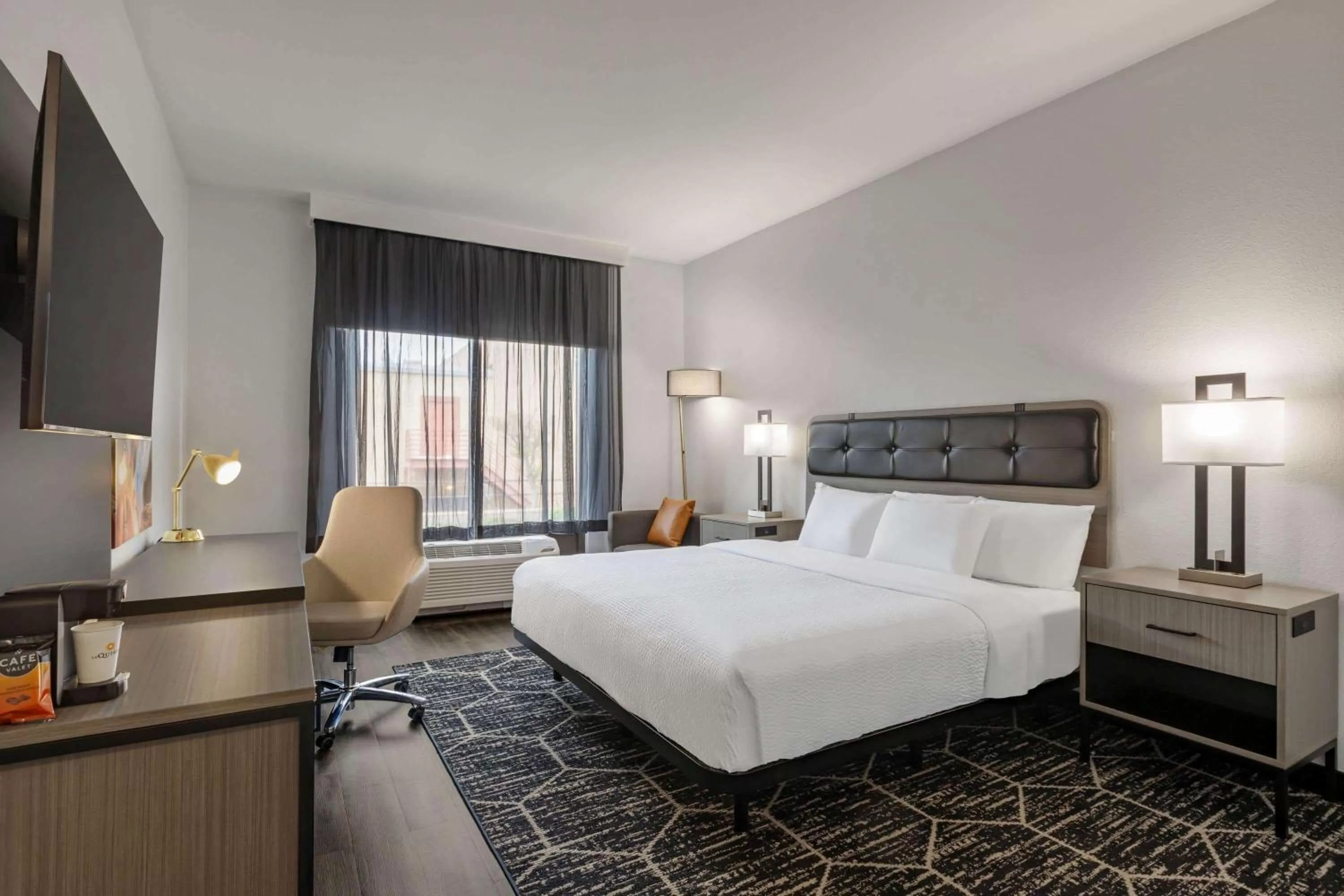 Photo of the whole room, Bed in La Quinta inn & suites by Wyndham Dothan