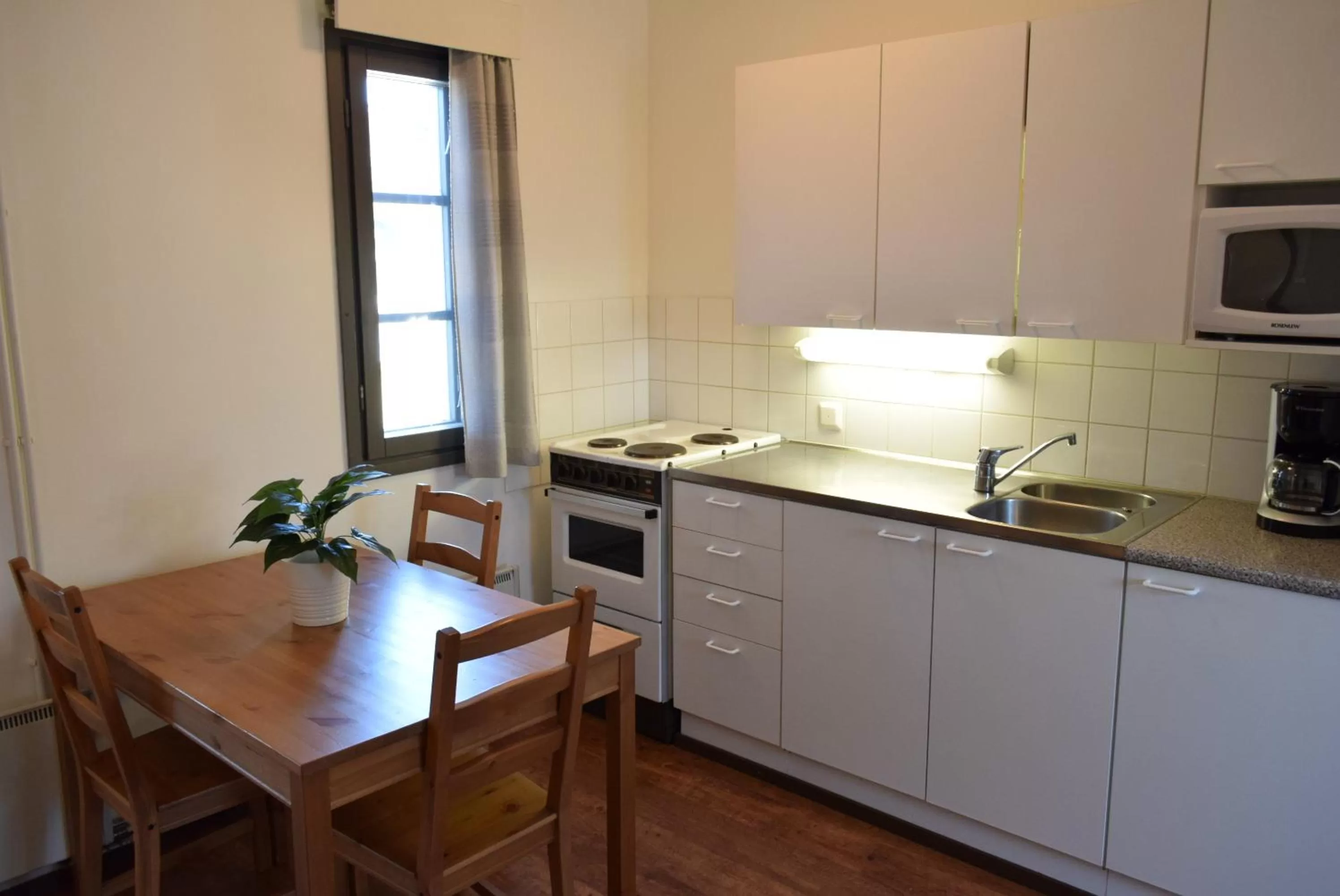 Kitchen or kitchenette, Kitchen/Kitchenette in Visulahti Cottages