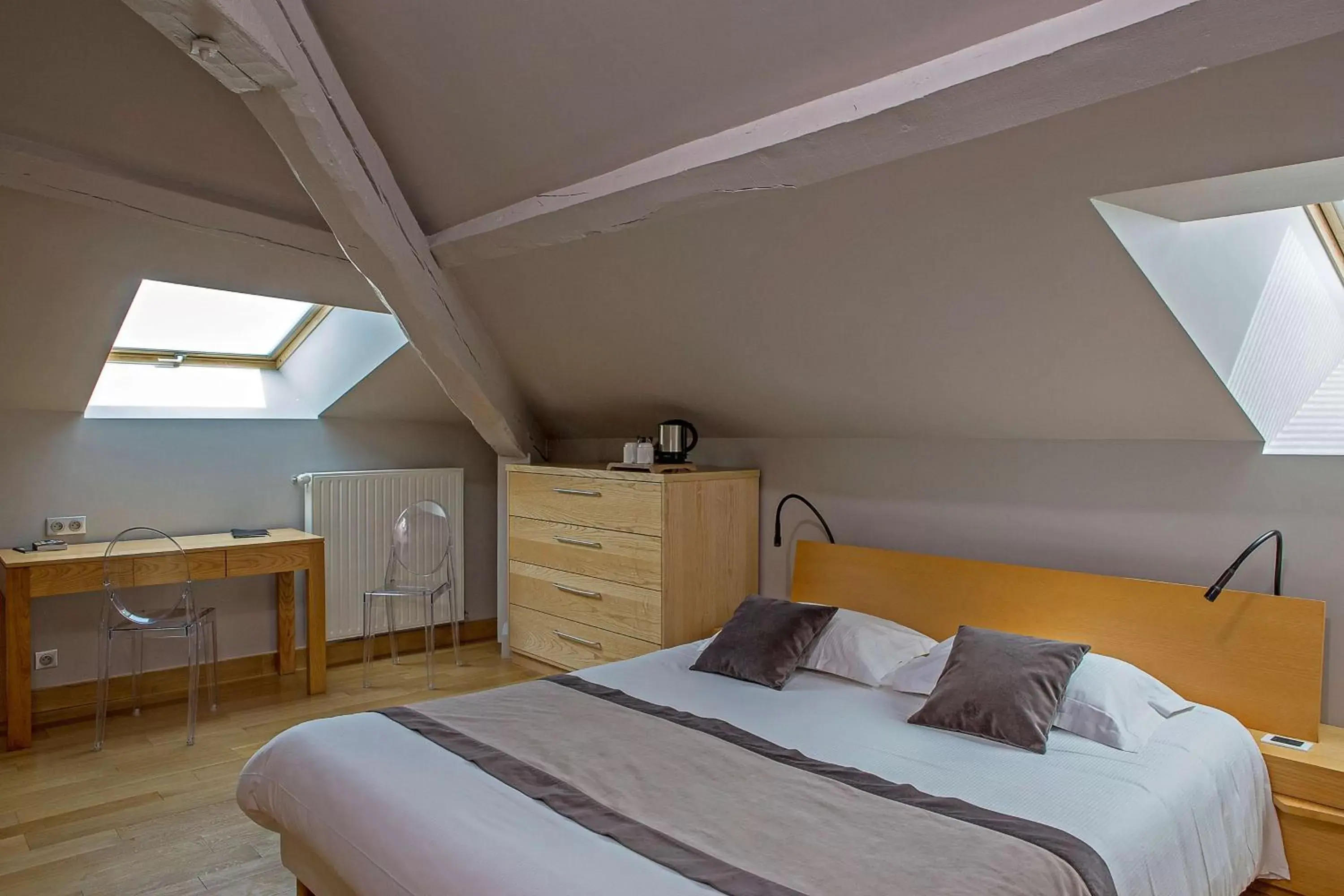 Superior Double or Twin Room in Best Western Grand Hotel de Bordeaux Superior Double or Twin Room in Best Western Grand Hotel de Bordeaux