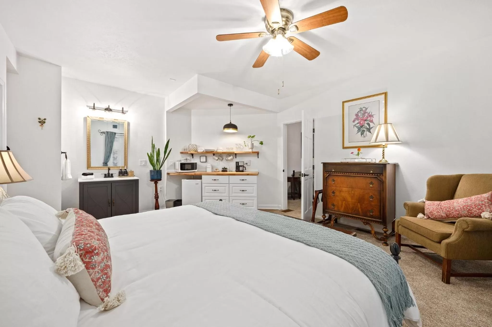 Bedroom, Bed in Flora House Denver