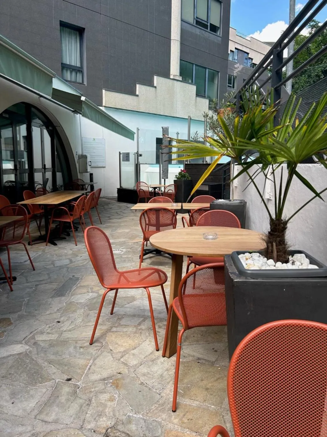 Patio in Holiday Inn Lyon Vaise by IHG