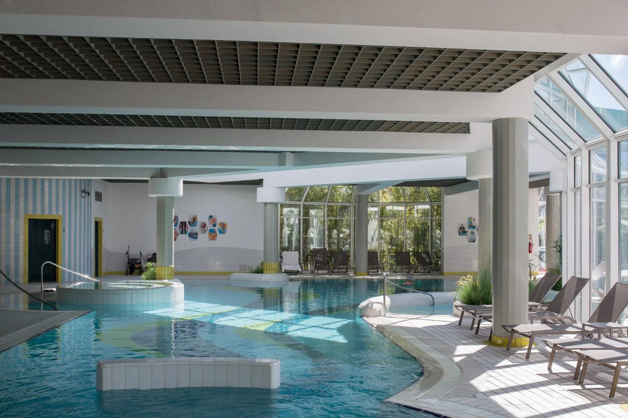 Swimming pool in Hotel Savoy