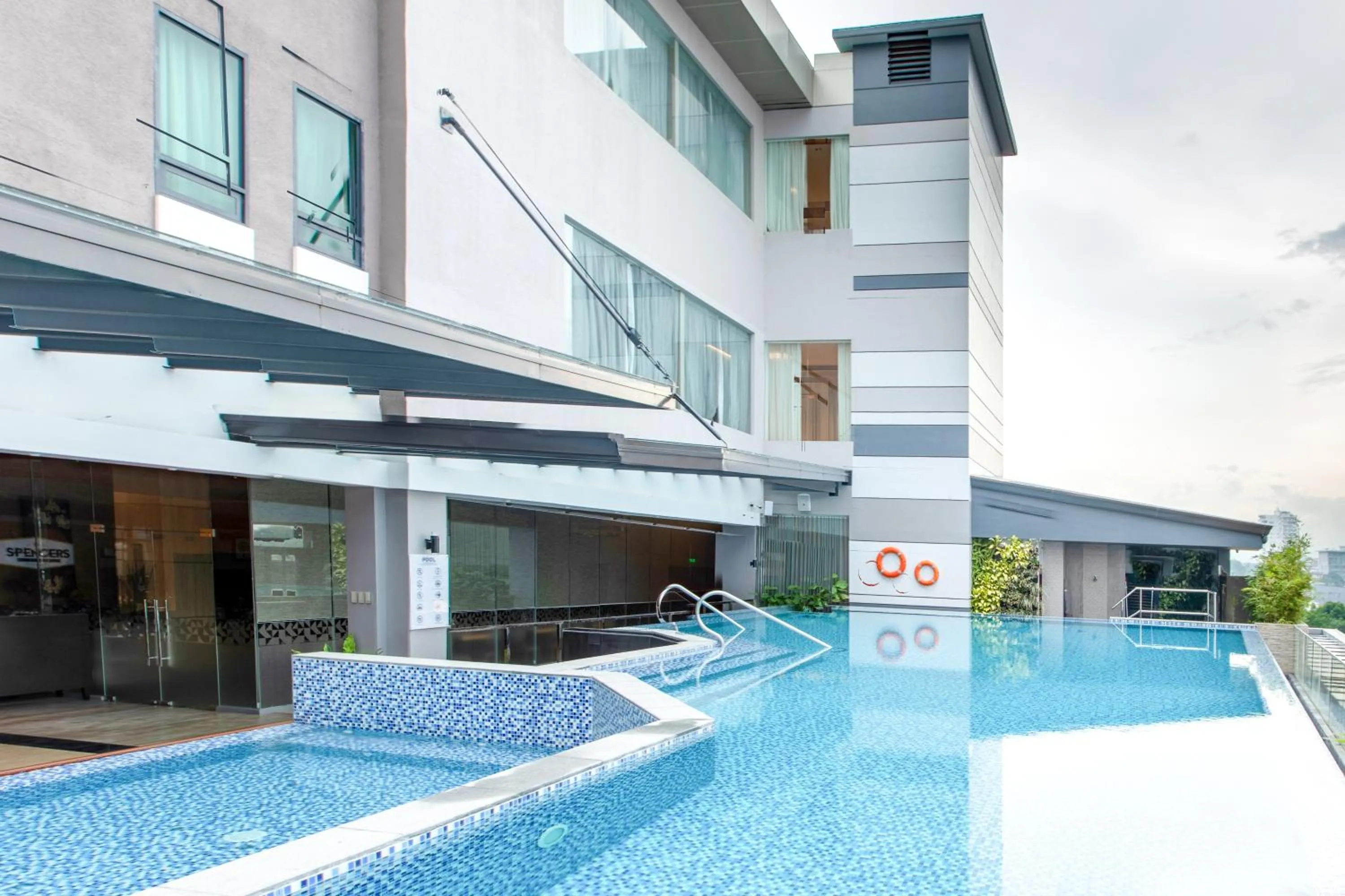 Swimming pool in Best Western Plus Metro Clark