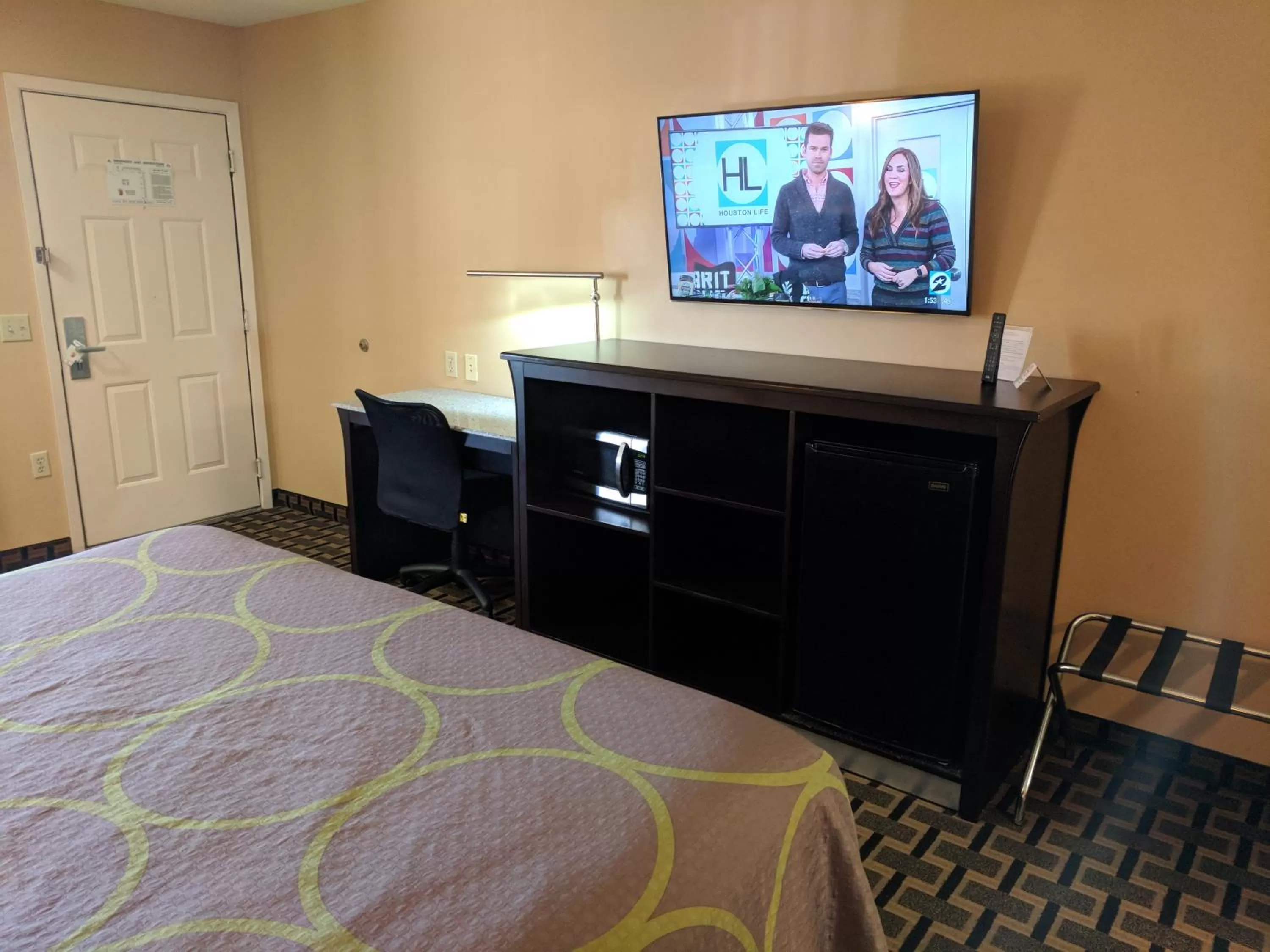 TV and multimedia in Super 8 by Wyndham Willowbrook Houston
