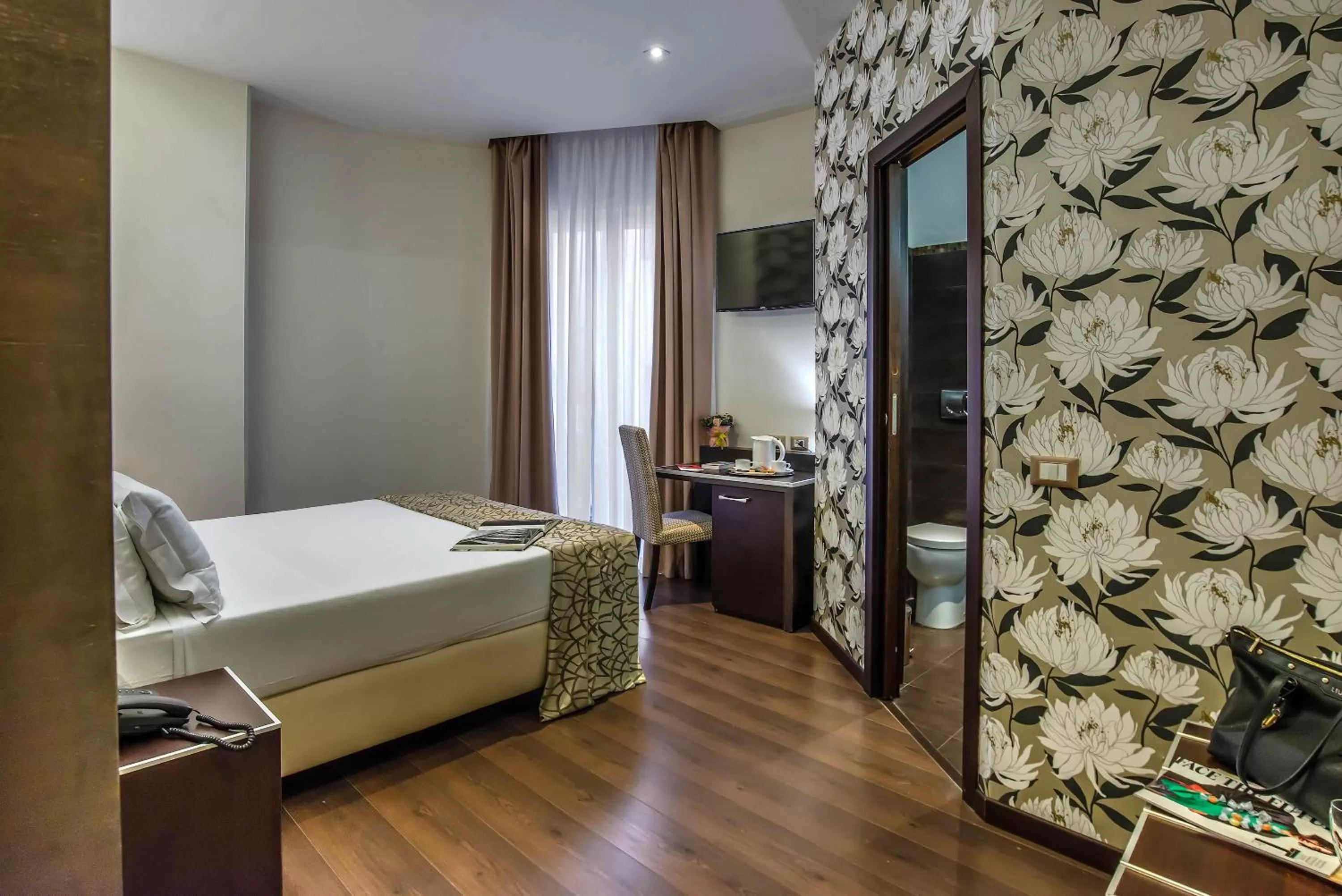 Photo of the whole room, Bed in Catone District Hotel