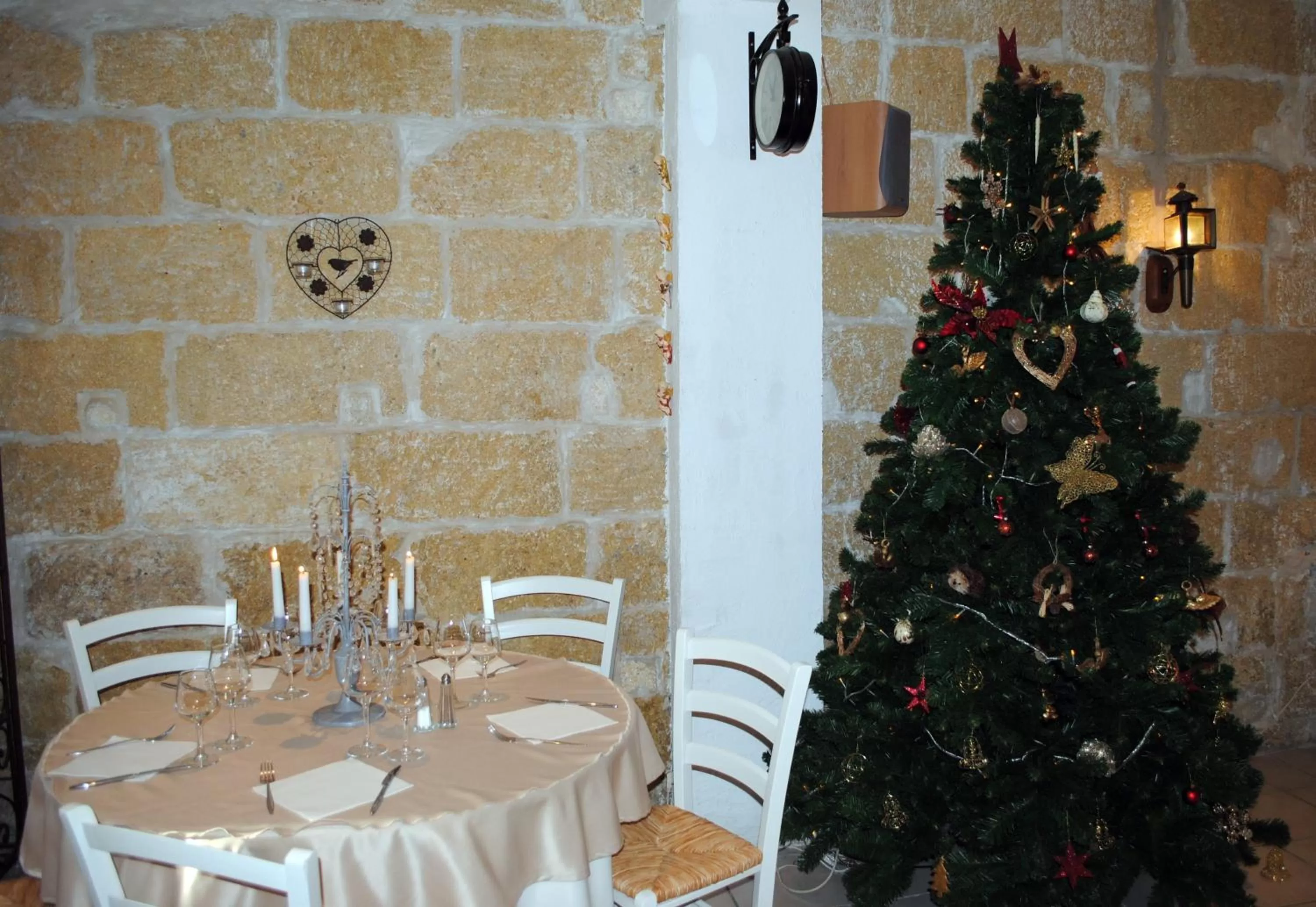 Restaurant/places to eat in Hôtel Restaurant Le Provençal