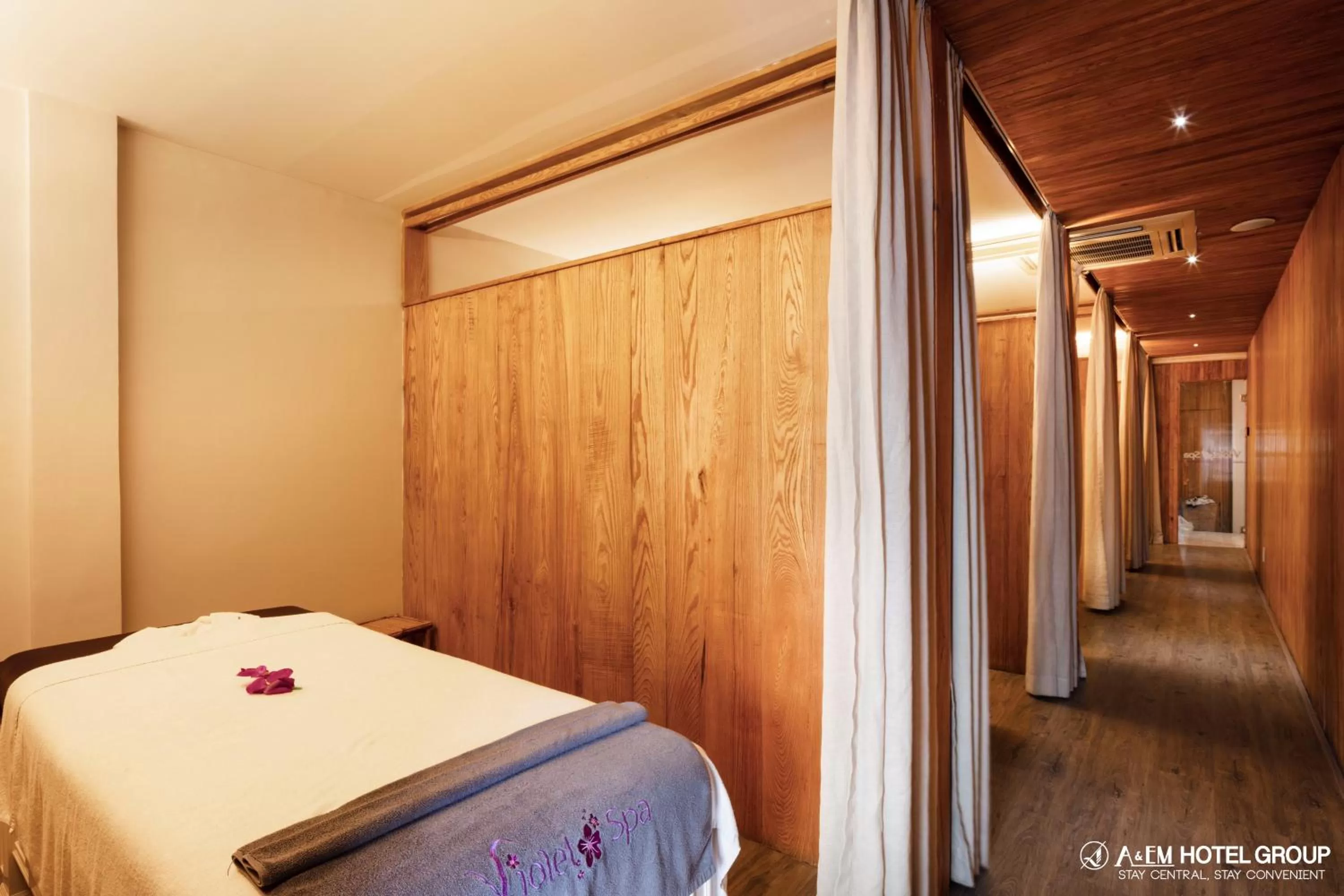Spa and wellness centre/facilities, Bed in A&EM Saigon Hotel