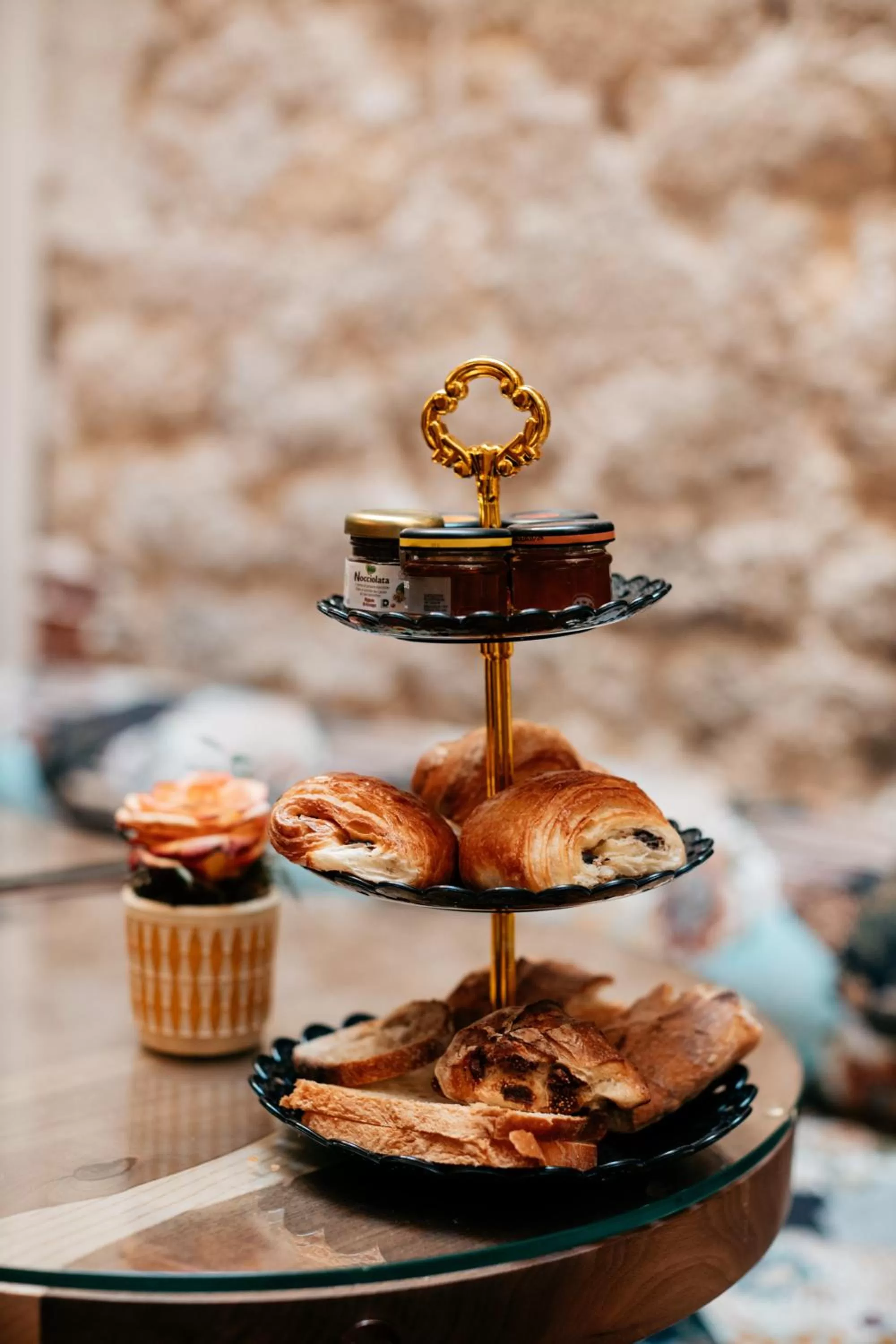 Breakfast in Le Temple De Jeanne
