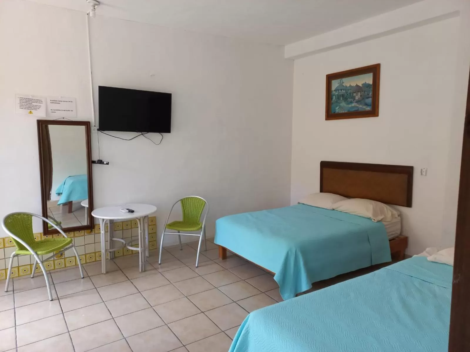 Bed in Airport Sleepy Inn