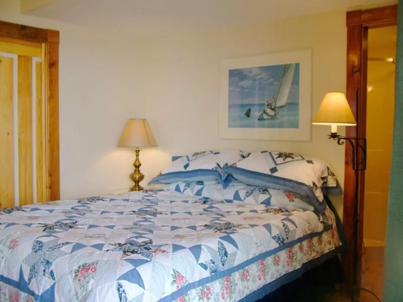 Bed in Beach Cottage Inn
