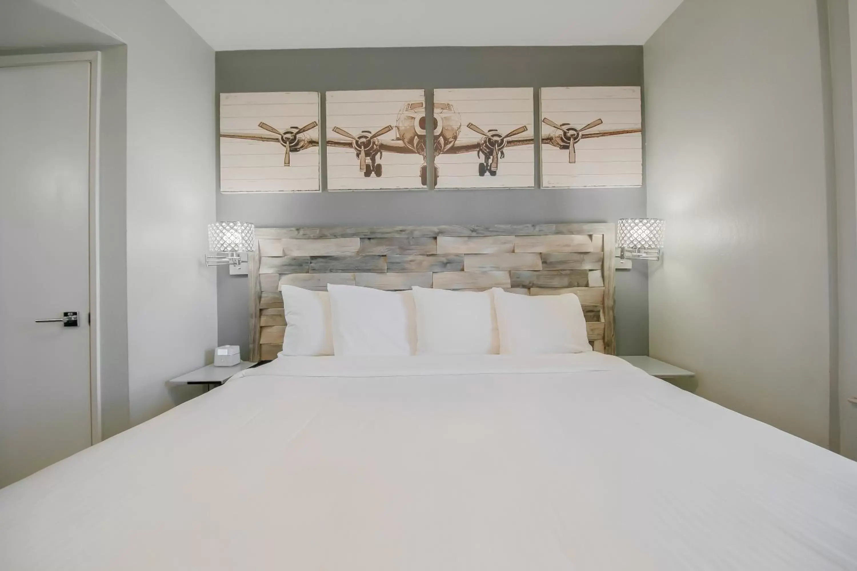 One-Bedroom King Suite - Non-Smoking in Lions Gate Hotel One-Bedroom King Suite - Non-Smoking in Lions Gate Hotel