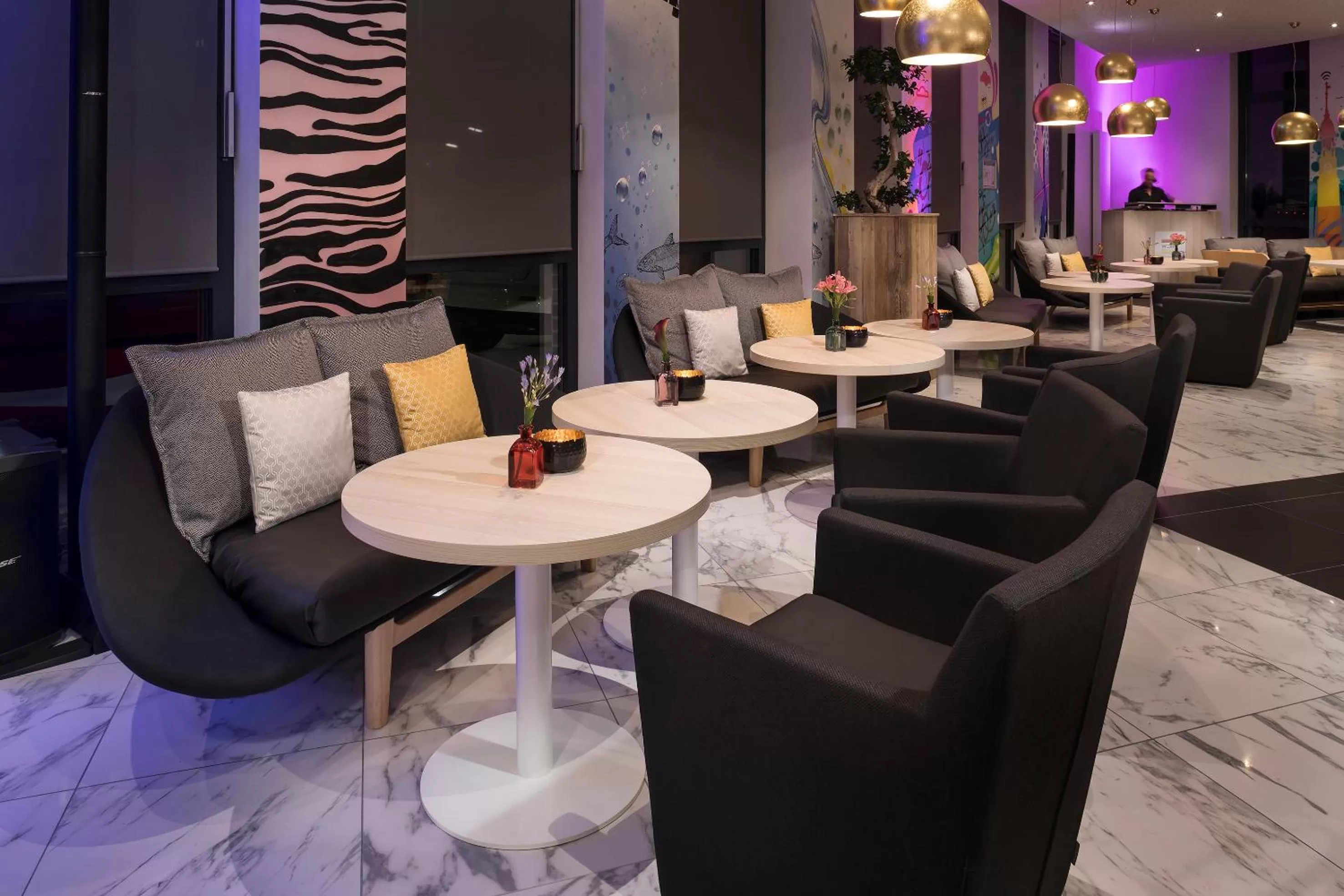 Lounge or bar in INNSiDE by Meliá Hamburg Hafen